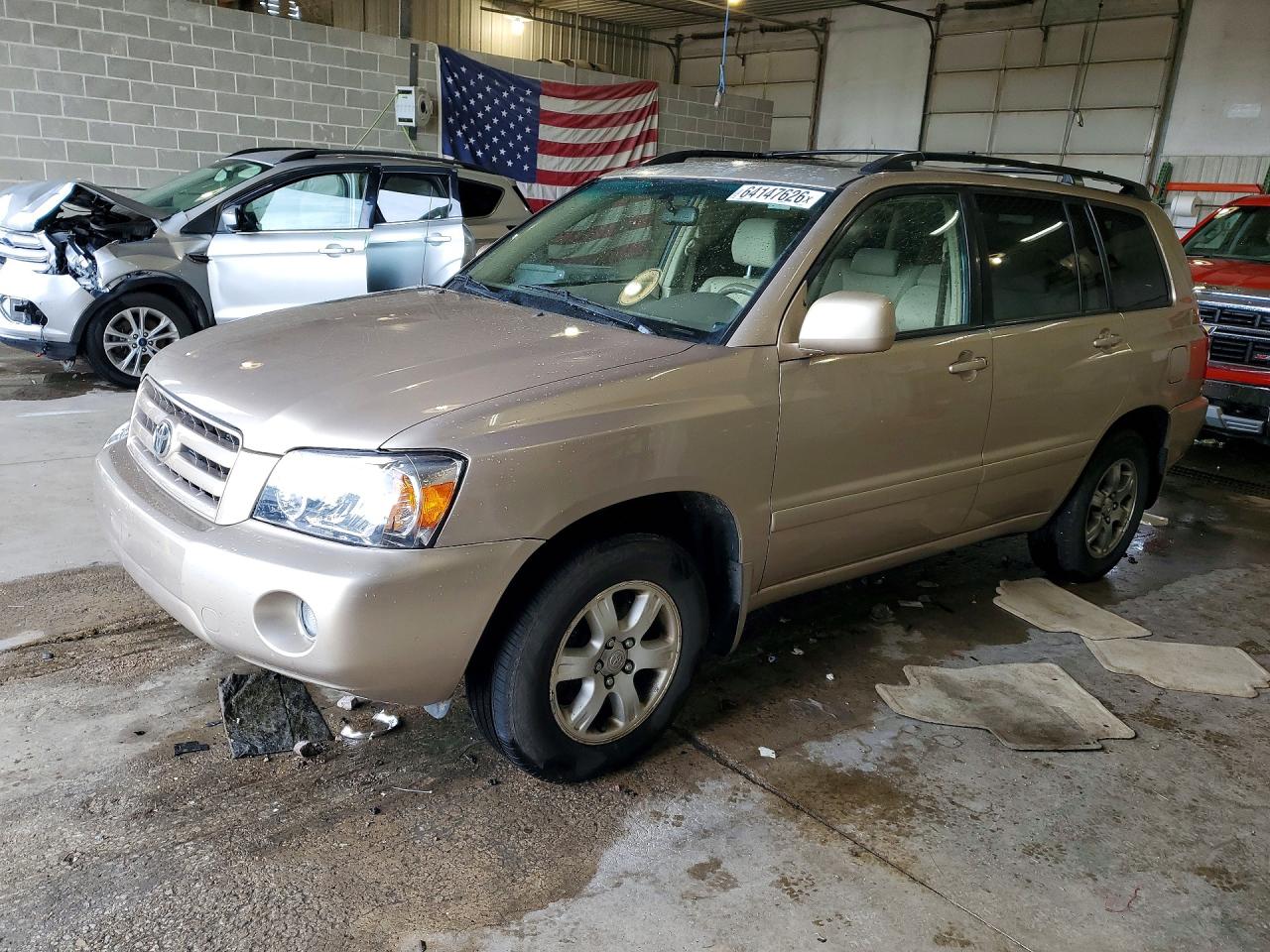 2005 Toyota Highlander Base Tan vin: JTEEP21A650089855