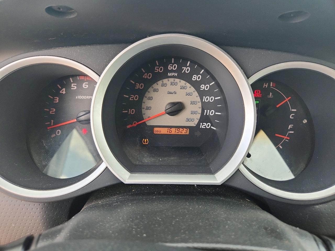 2007 Toyota Tacoma Base White vin: 5TETX22N17Z355122