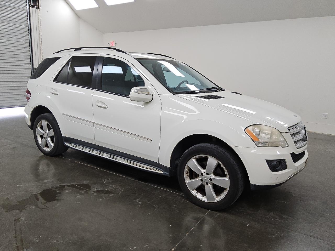 2009 Mercedes-benz Ml 350 White vin: 4JGBB86E99A515148 Damage: Right Front Door Applique, Chipped, 1