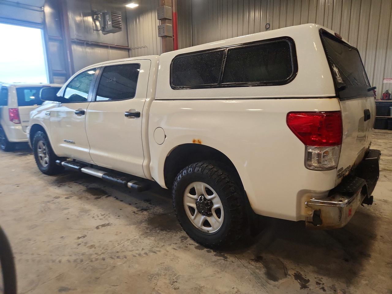 2010 Toyota Tundra Crewmax Sr5 White vin: 5TFDW5F19AX151943