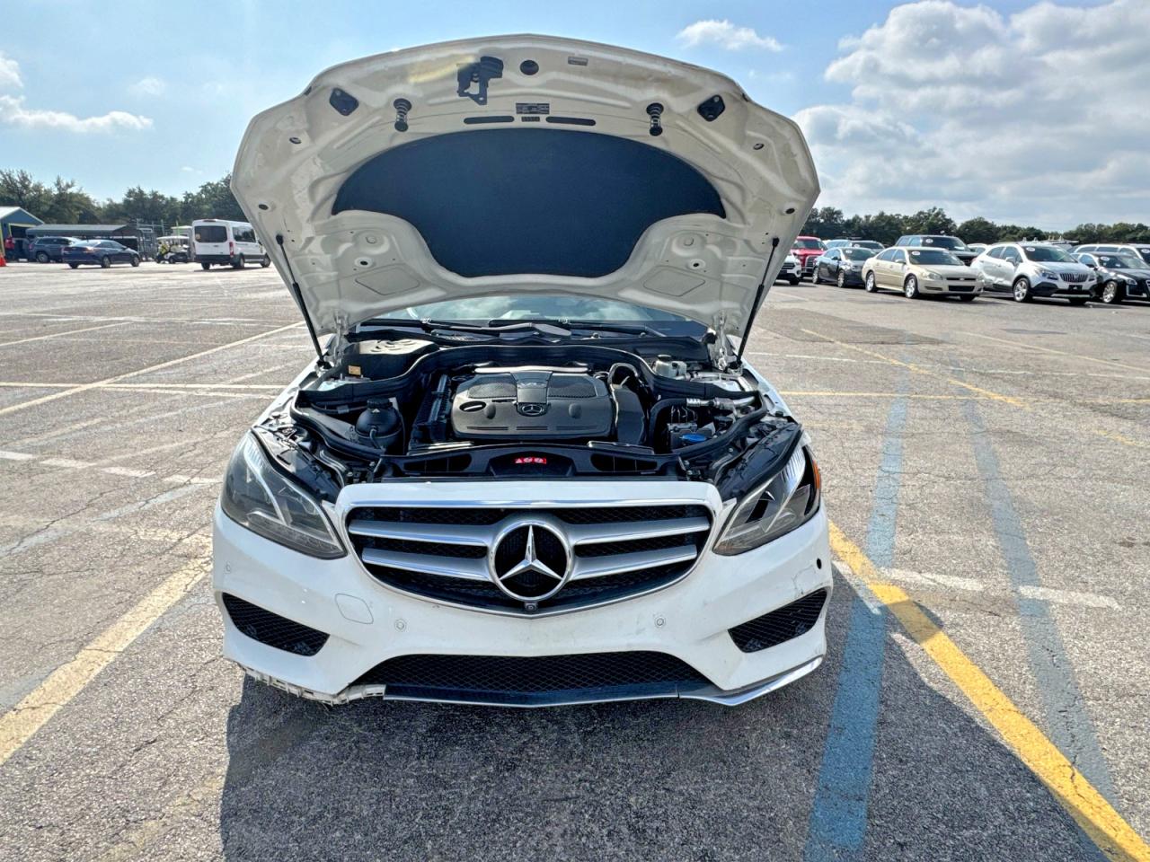 2014 Mercedes-benz E 350 White vin: WDDHF5KB6EA932532