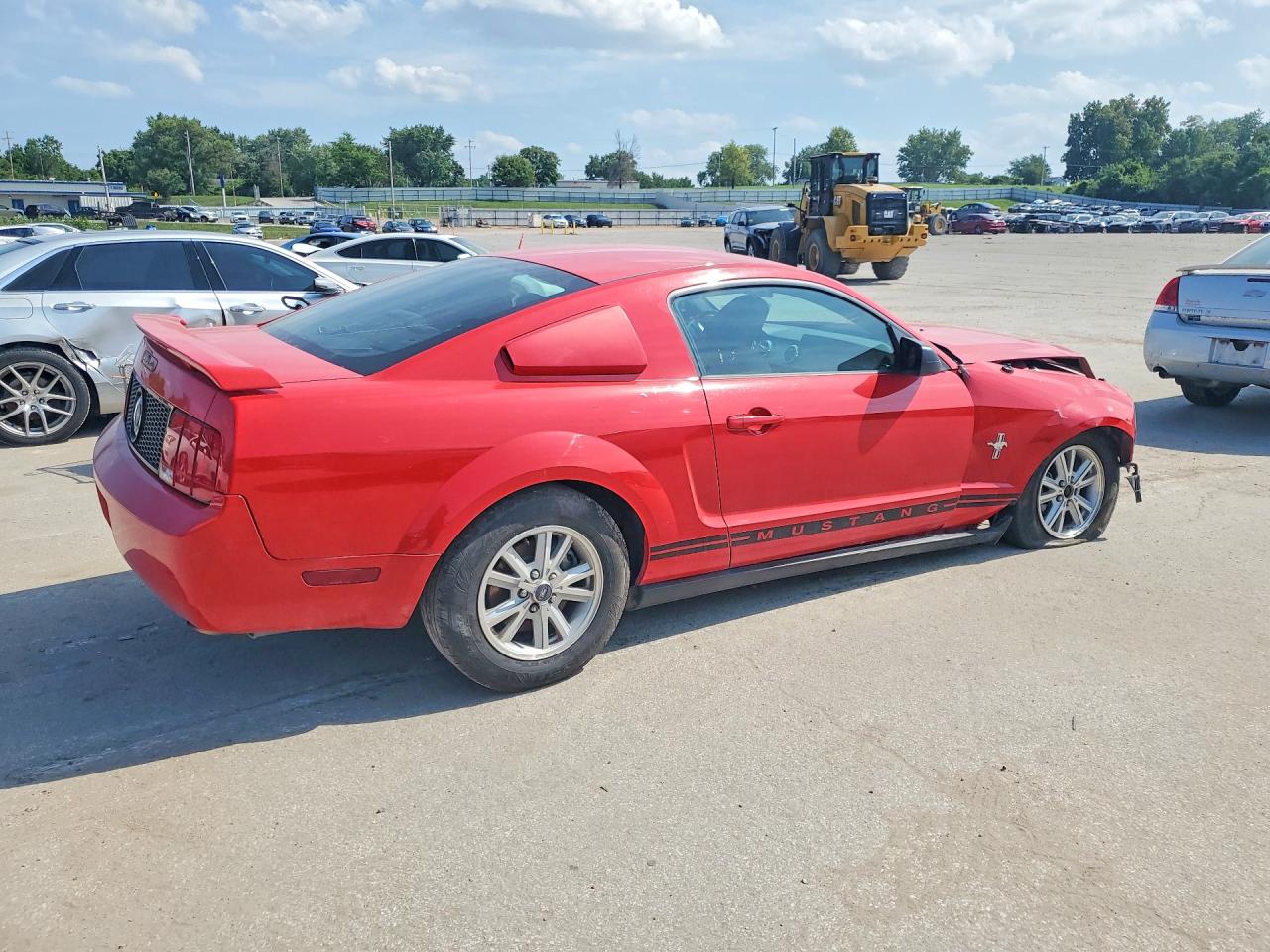 2006 Ford Mustang Red vin: 1ZVFT80N265117194