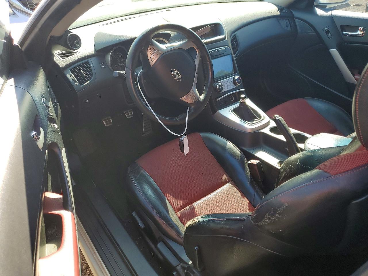 2010 Hyundai Genesis Coupe 2.0t White vin: KMHHT6KD6AU013452