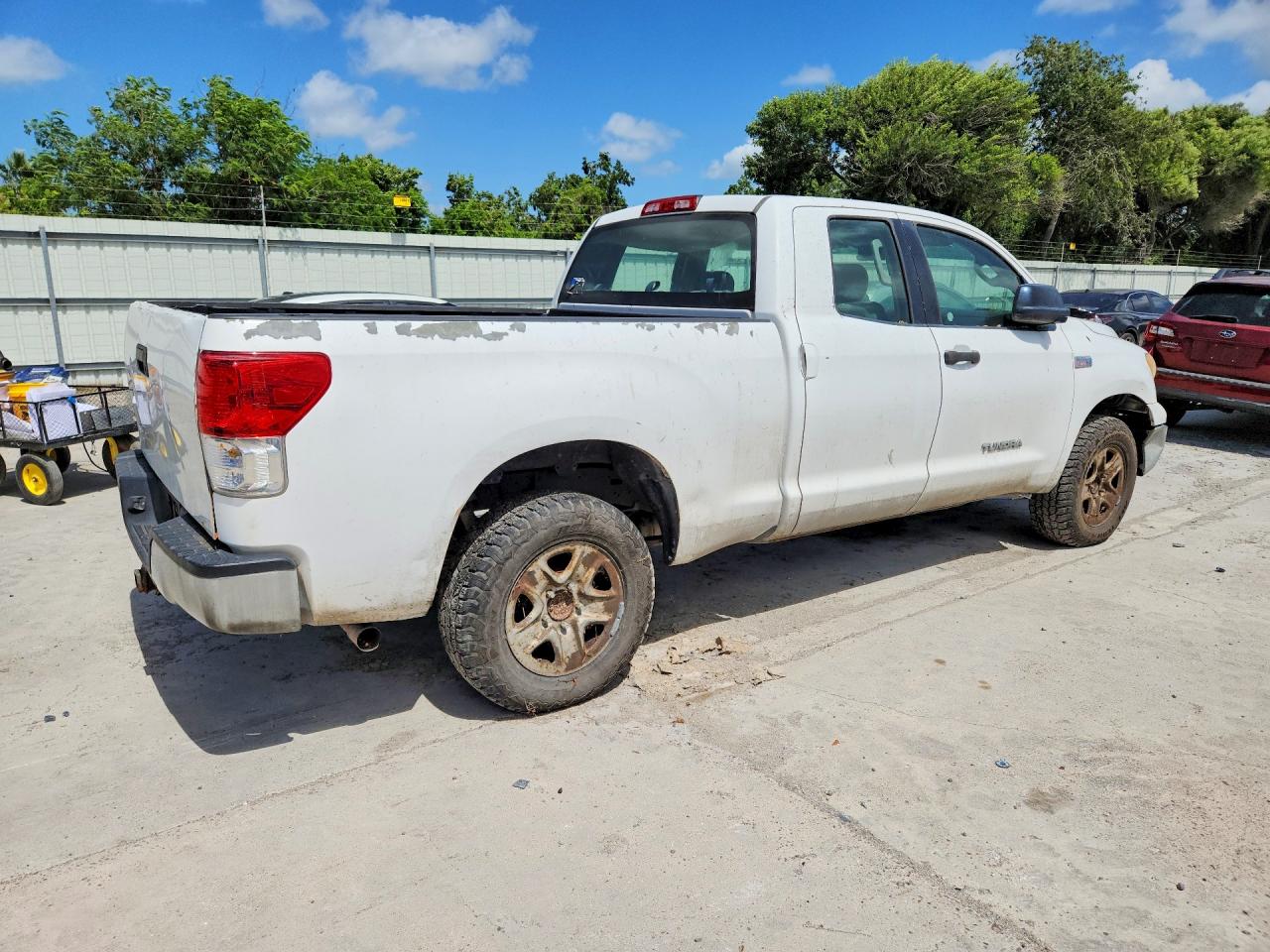 2011 Toyota Tundra Double Cab Sr5 White vin: 5TFRY5F19BX099893