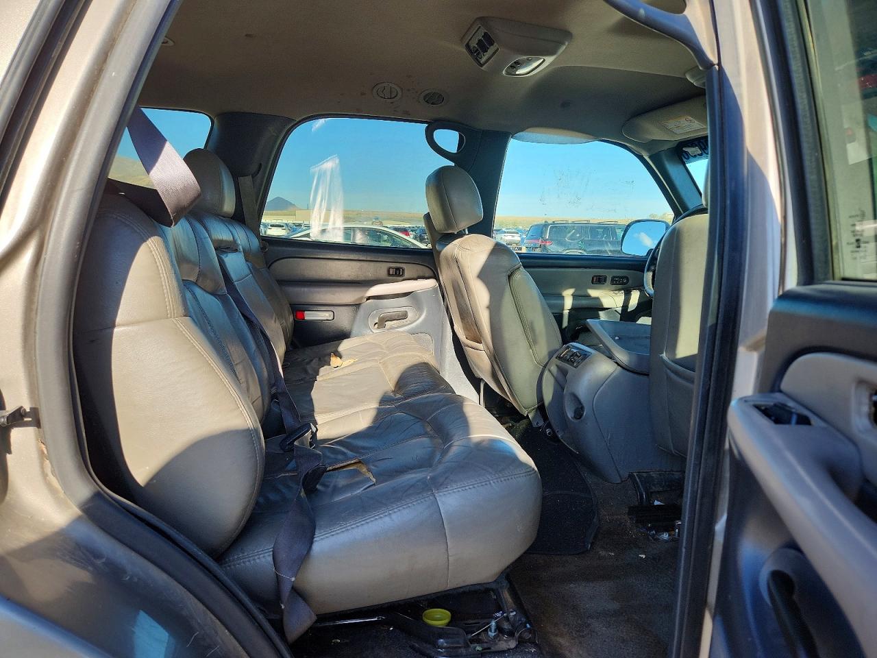 2002 Chevrolet Tahoe K1500 Gold vin: 1GNEK13Z42J302251