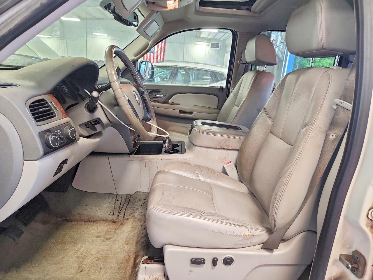 2008 Chevrolet Silverado K1500 White vin: 3GCEK13388G296629