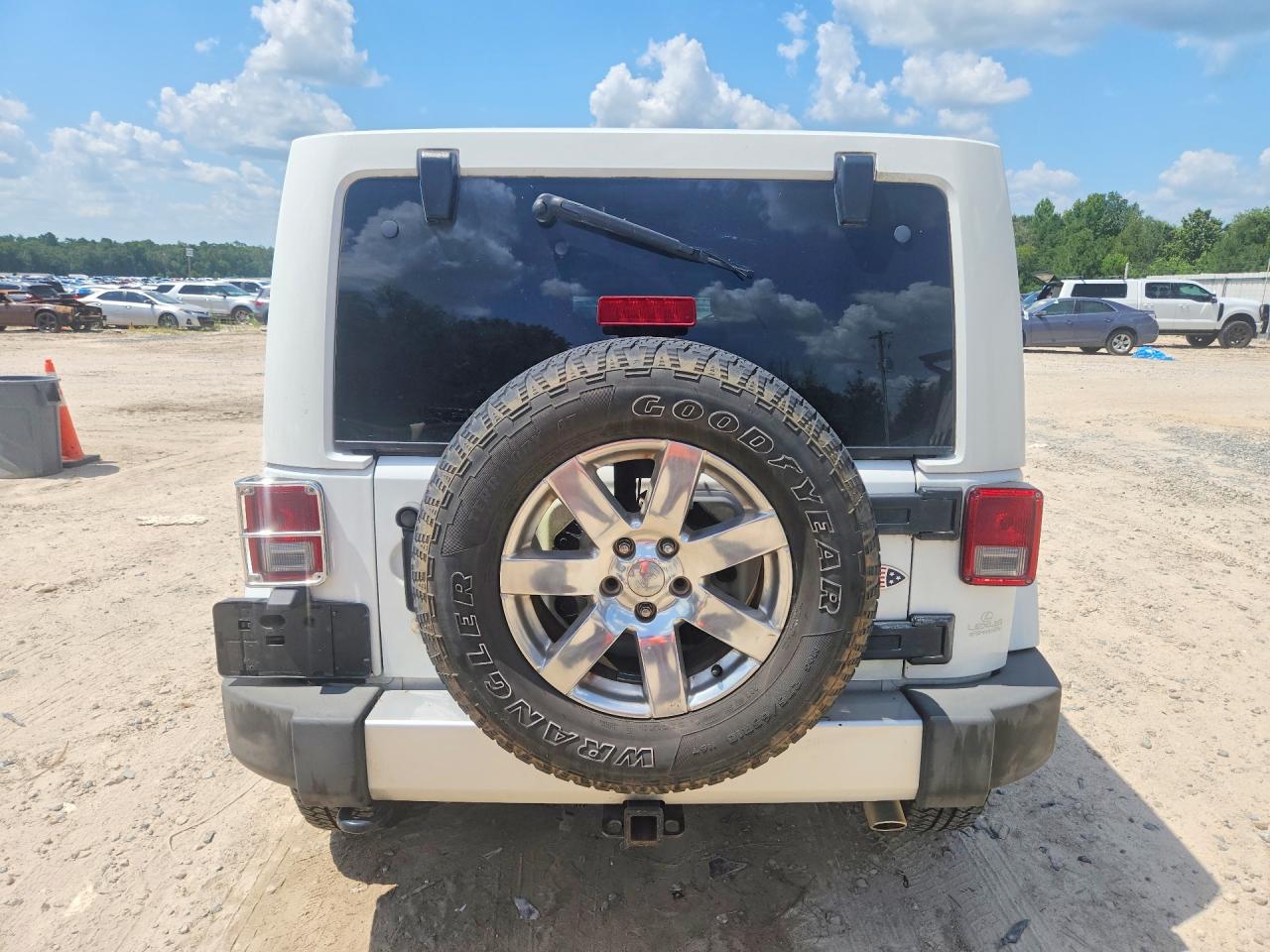 2012 Jeep Wrangler Unlimited Sahara Белый vin: 1C4BJWEG7CL171894