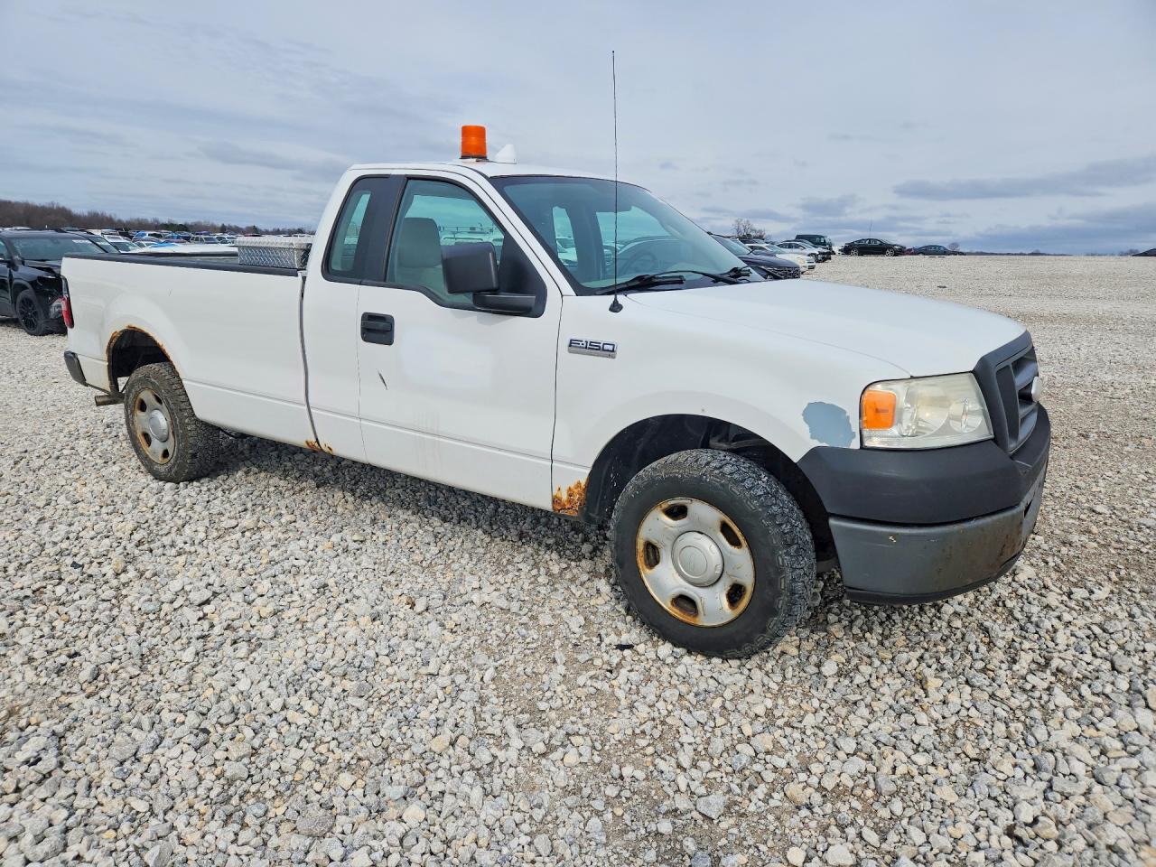 2008 Ford Lgt Conventl White vin: 1FTRF12298KC43056