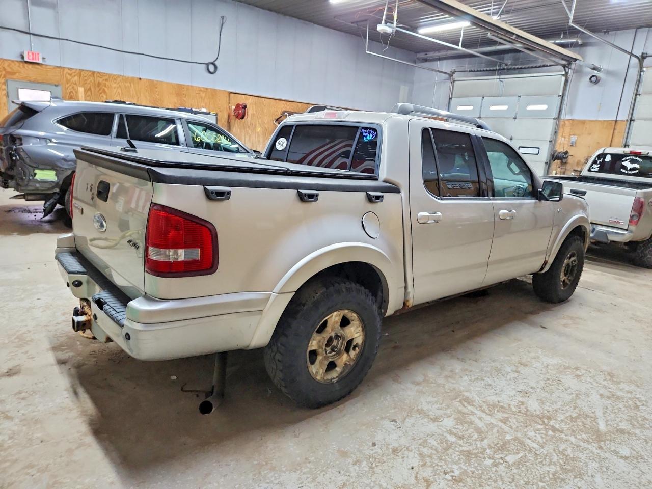 2007 Ford Explorer Sport Trac Limited Silver vin: 1FMEU53897UB24114