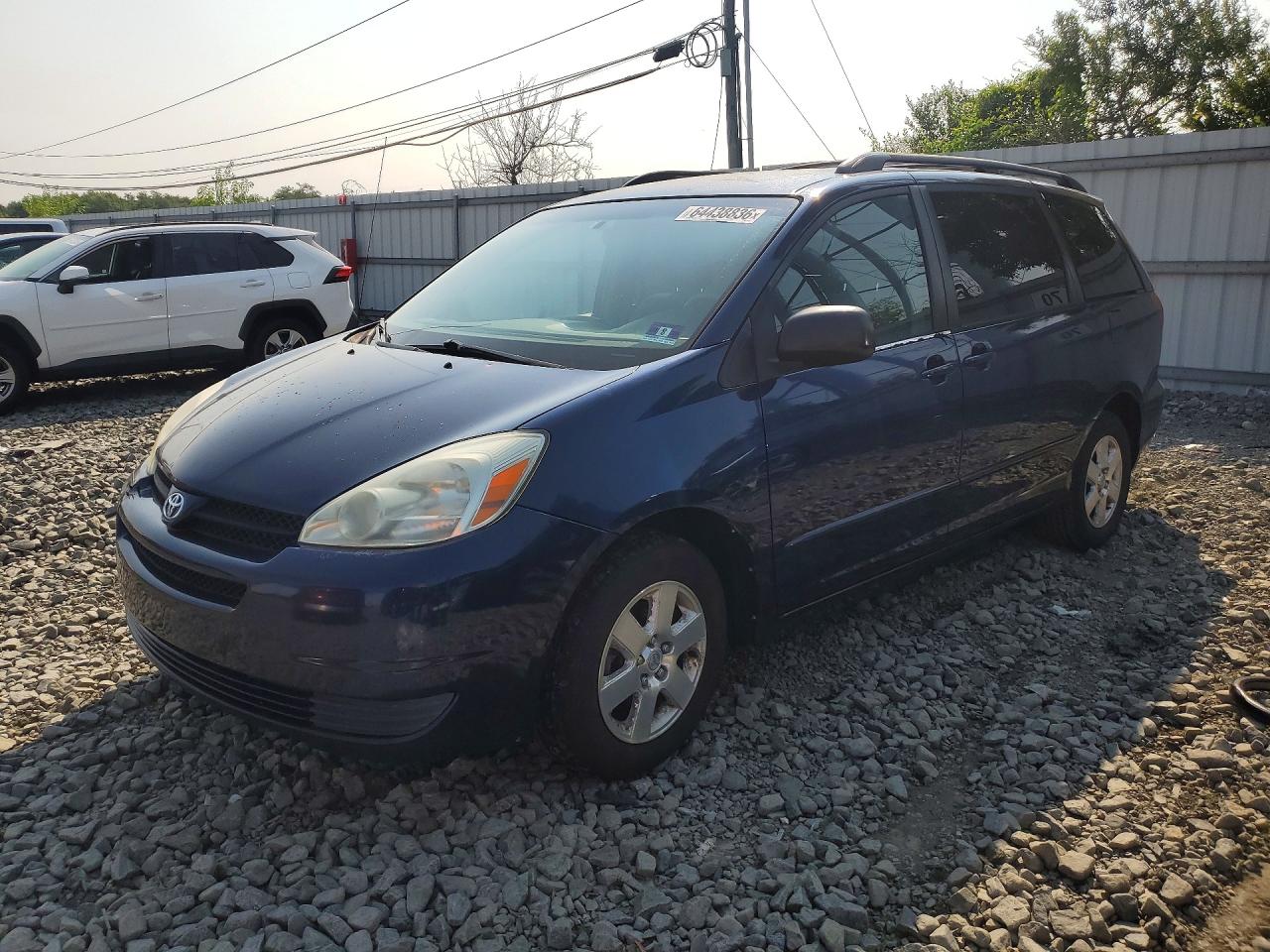 2004 Toyota Sienna Le 7 Passenger Blue vin: 5TDZA23C84S187769