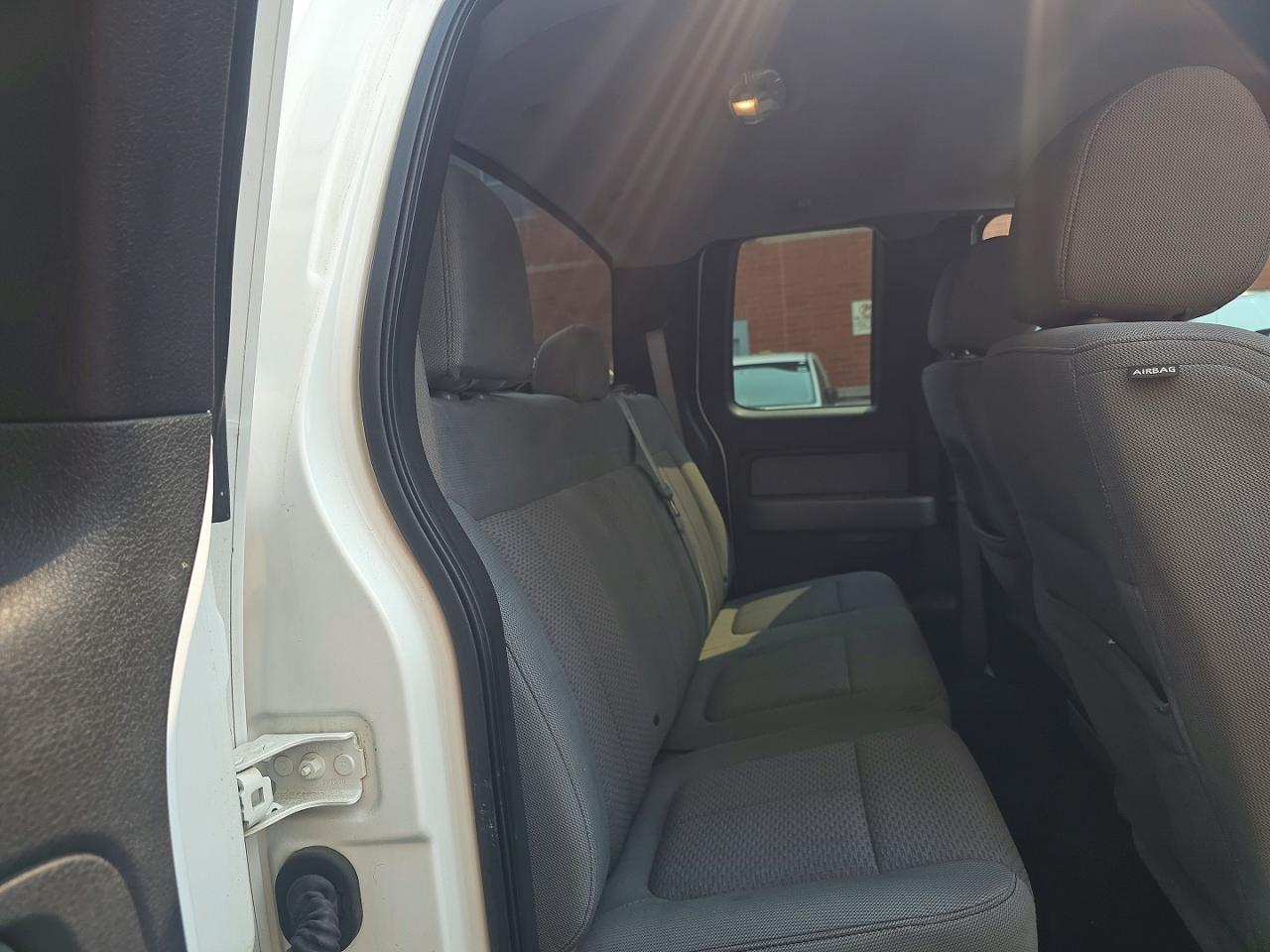 2014 Ford F150 Super Cab White vin: 1FTFX1ET1EFC44369