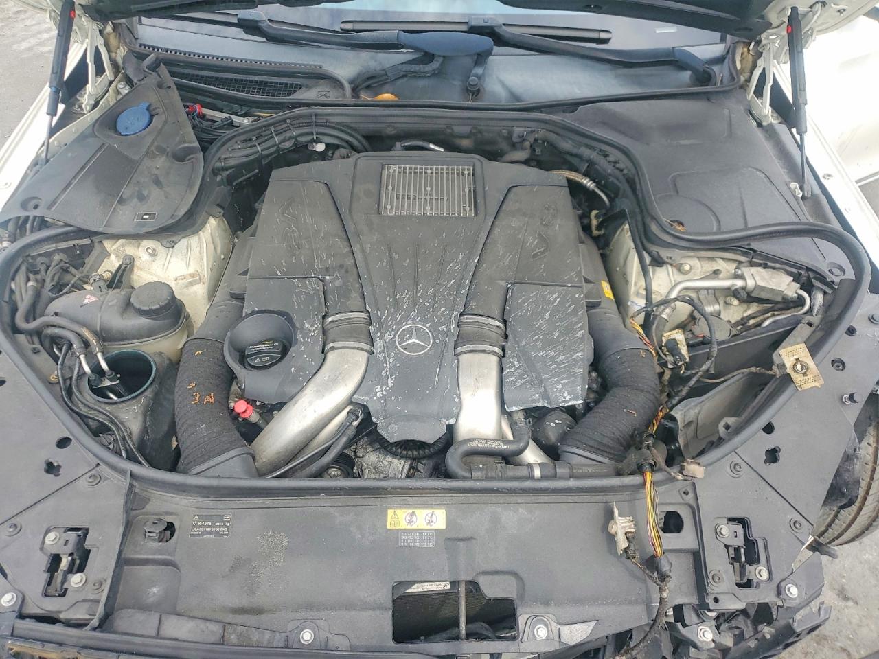 2015 Mercedes-benz S 550 Белый vin: WDDUG8CB2FA145333