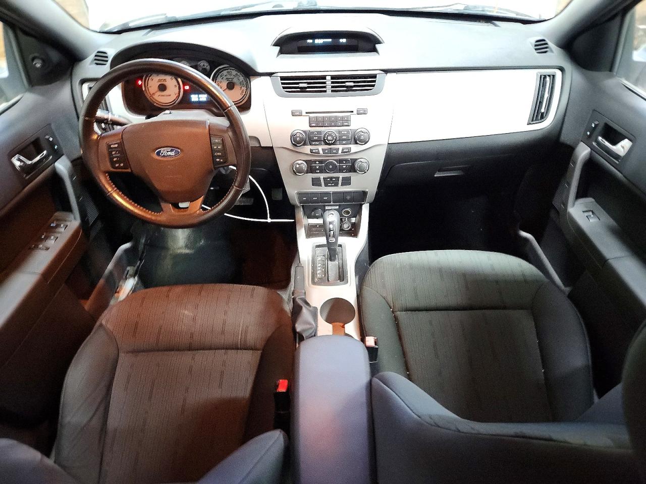 2008 Ford Focus Se Silver vin: 1FAHP35N68W268716