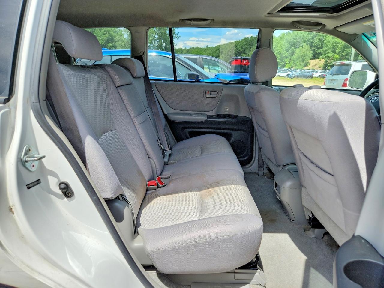 2004 Toyota Highlander Base White vin: JTEEP21AX40022349