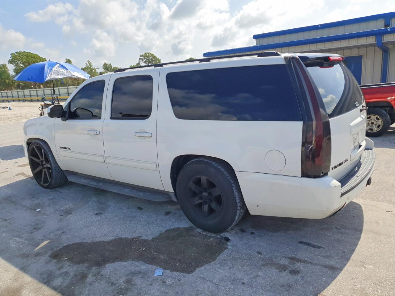 2011 Gmc Yukon Xl C1500 Slt White vin: 1GKS1KE00BR391860