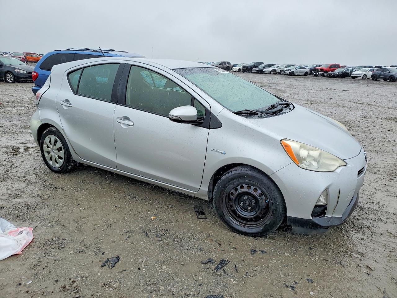 2013 Toyota Prius C Two Серебряный vin: JTDKDTB31D1055806