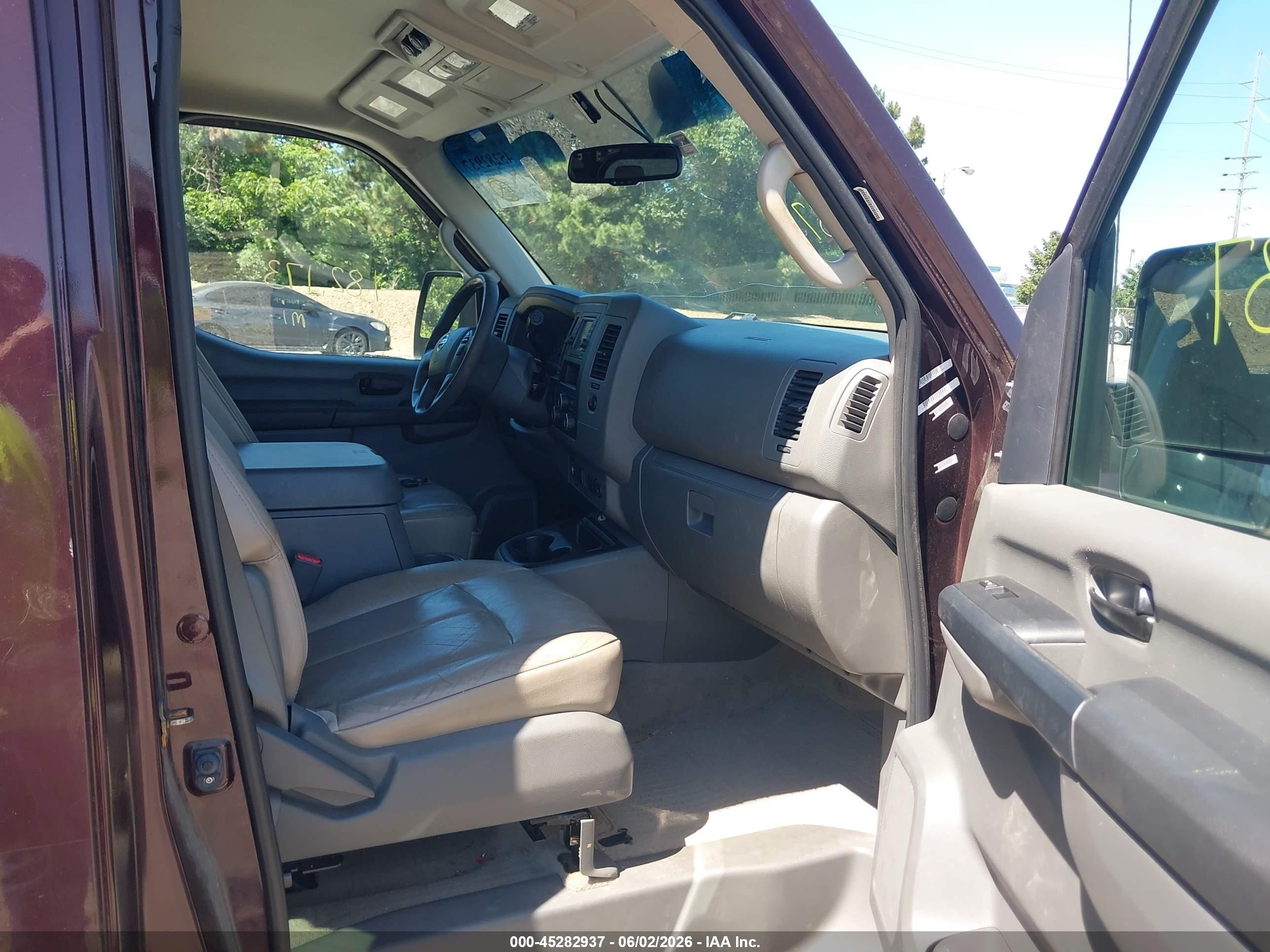 2013 Nissan Nv Passenger Nv3500 Hd Sl V8 Burgundy vin: 5BZAF0AA0DN201870