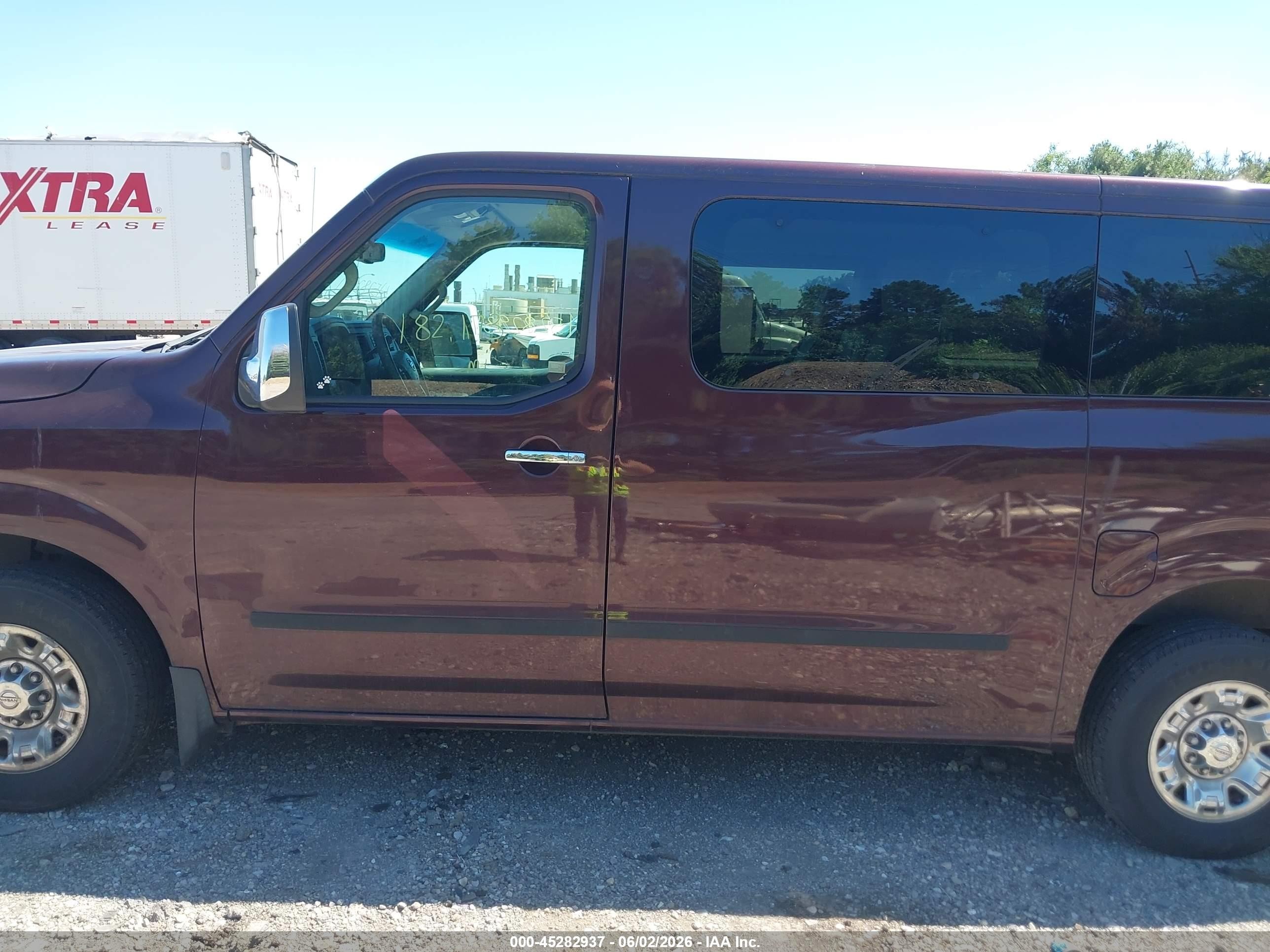 2013 Nissan Nv Passenger Nv3500 Hd Sl V8 Burgundy vin: 5BZAF0AA0DN201870