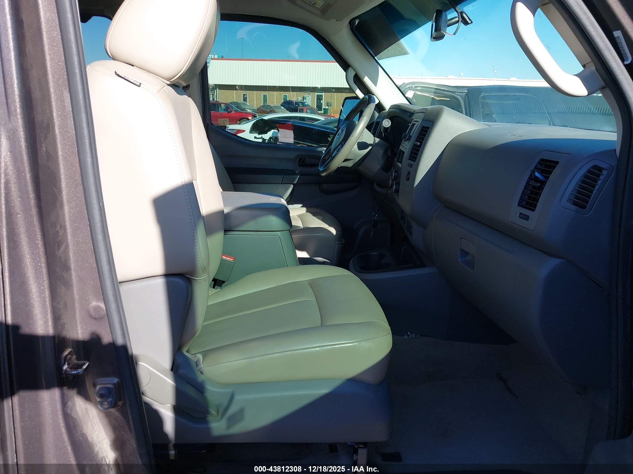 2013 Nissan Nv Passenger Nv3500 Hd Sl V8 Gray vin: 5BZAF0AA3DN201085