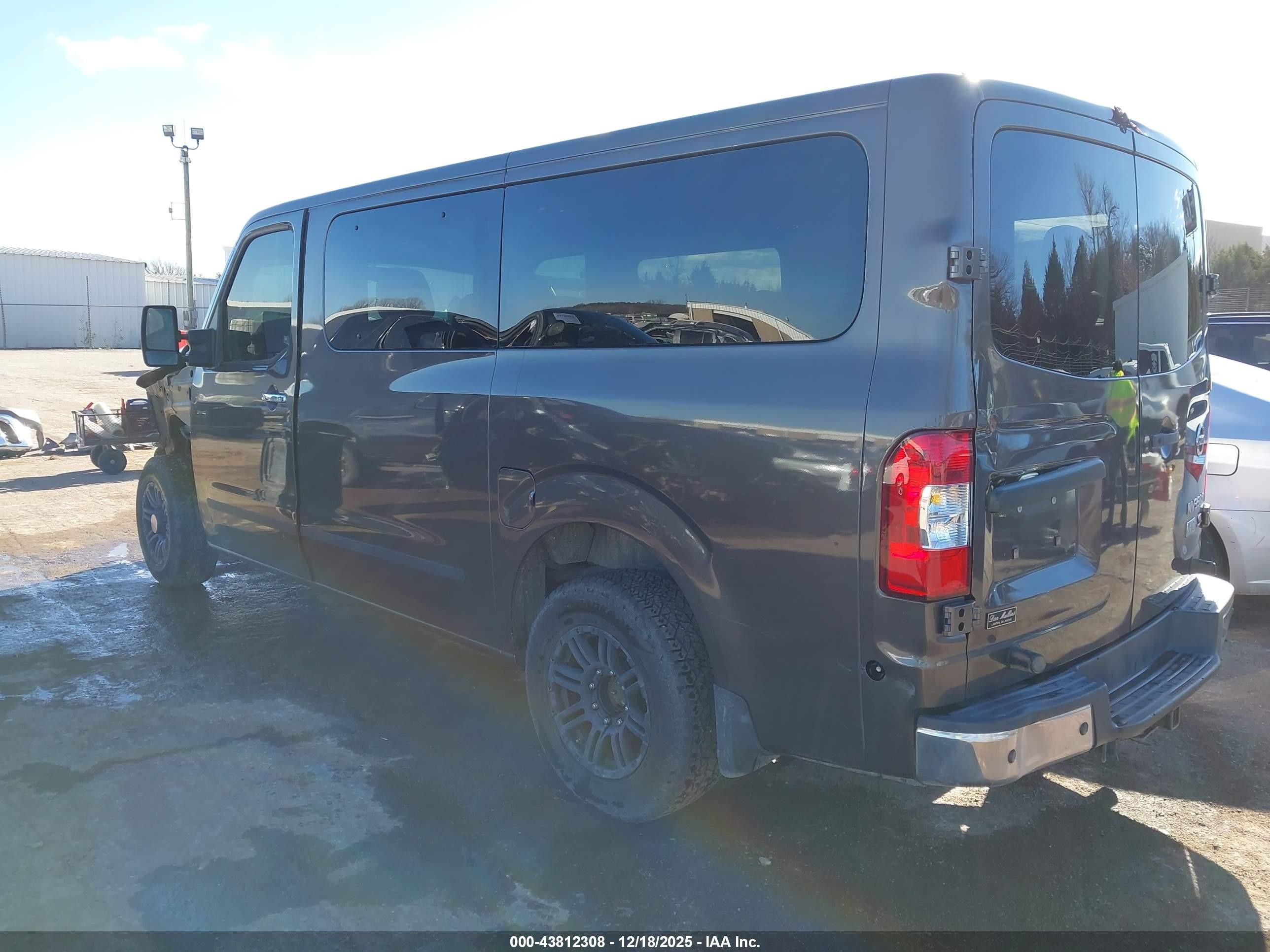 2013 Nissan Nv Passenger Nv3500 Hd Sl V8 Gray vin: 5BZAF0AA3DN201085