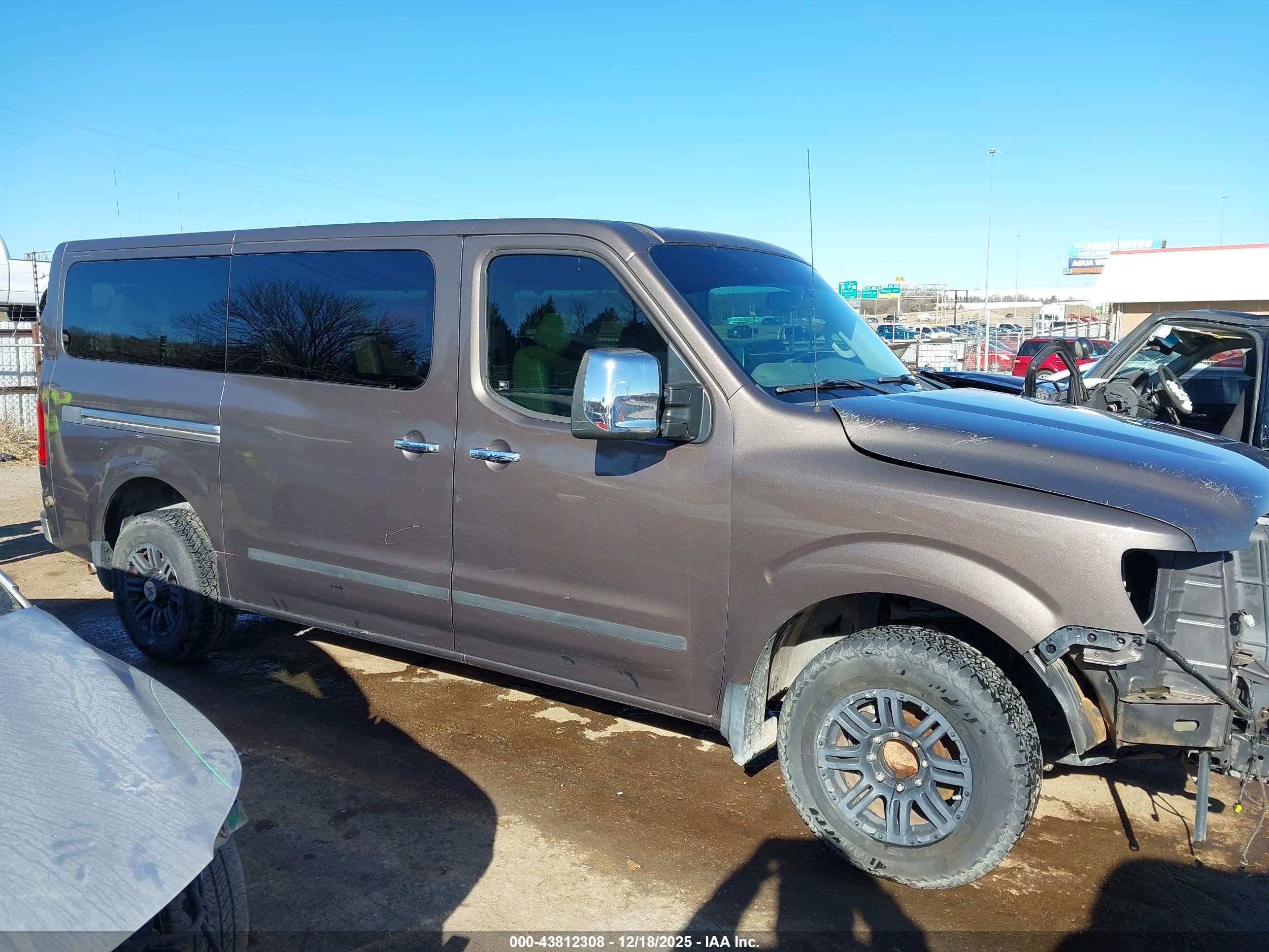 2013 Nissan Nv Passenger Nv3500 Hd Sl V8 Gray vin: 5BZAF0AA3DN201085