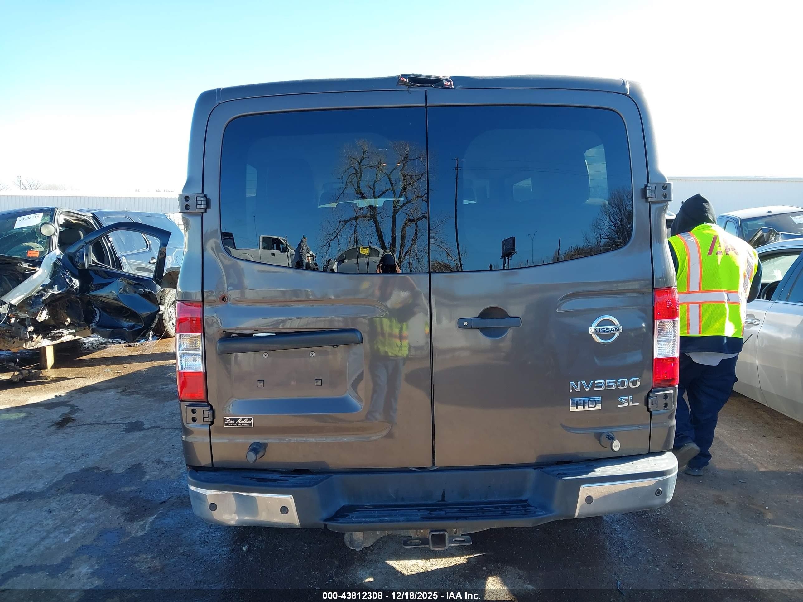 2013 Nissan Nv Passenger Nv3500 Hd Sl V8 Gray vin: 5BZAF0AA3DN201085