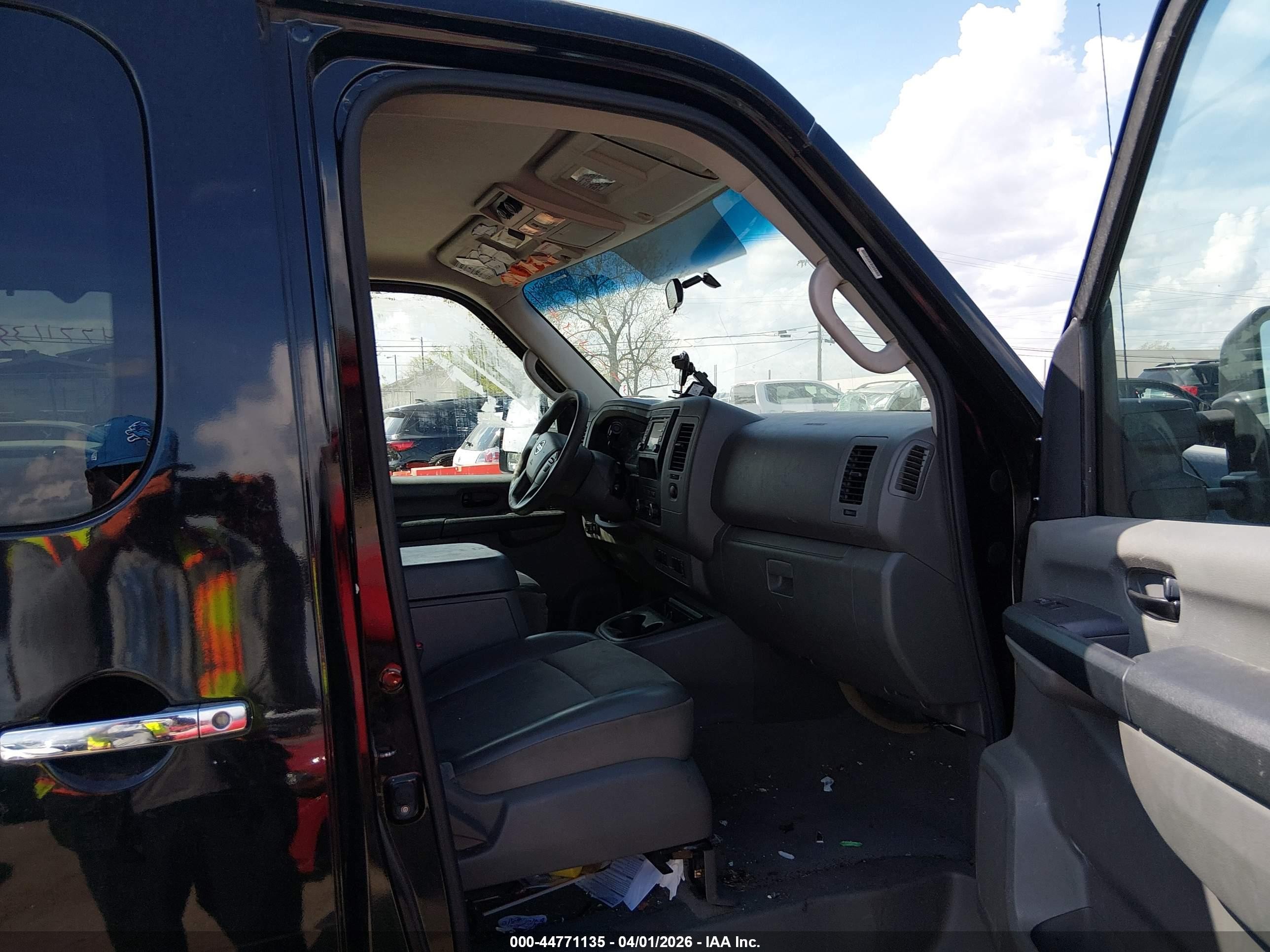 2015 Nissan Nv Passenger Nv3500 Hd Sv V8 Black vin: 5BZAF0AA3FN852865