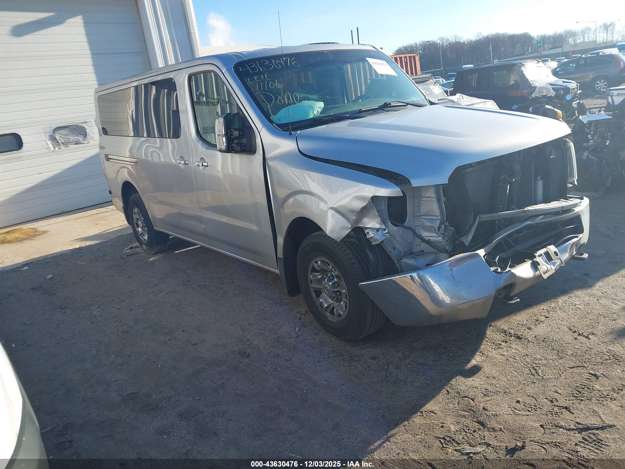 2015 Nissan Nv Passenger Nv3500 Hd Sv V8 Gray vin: 5BZAF0AA4FN852230