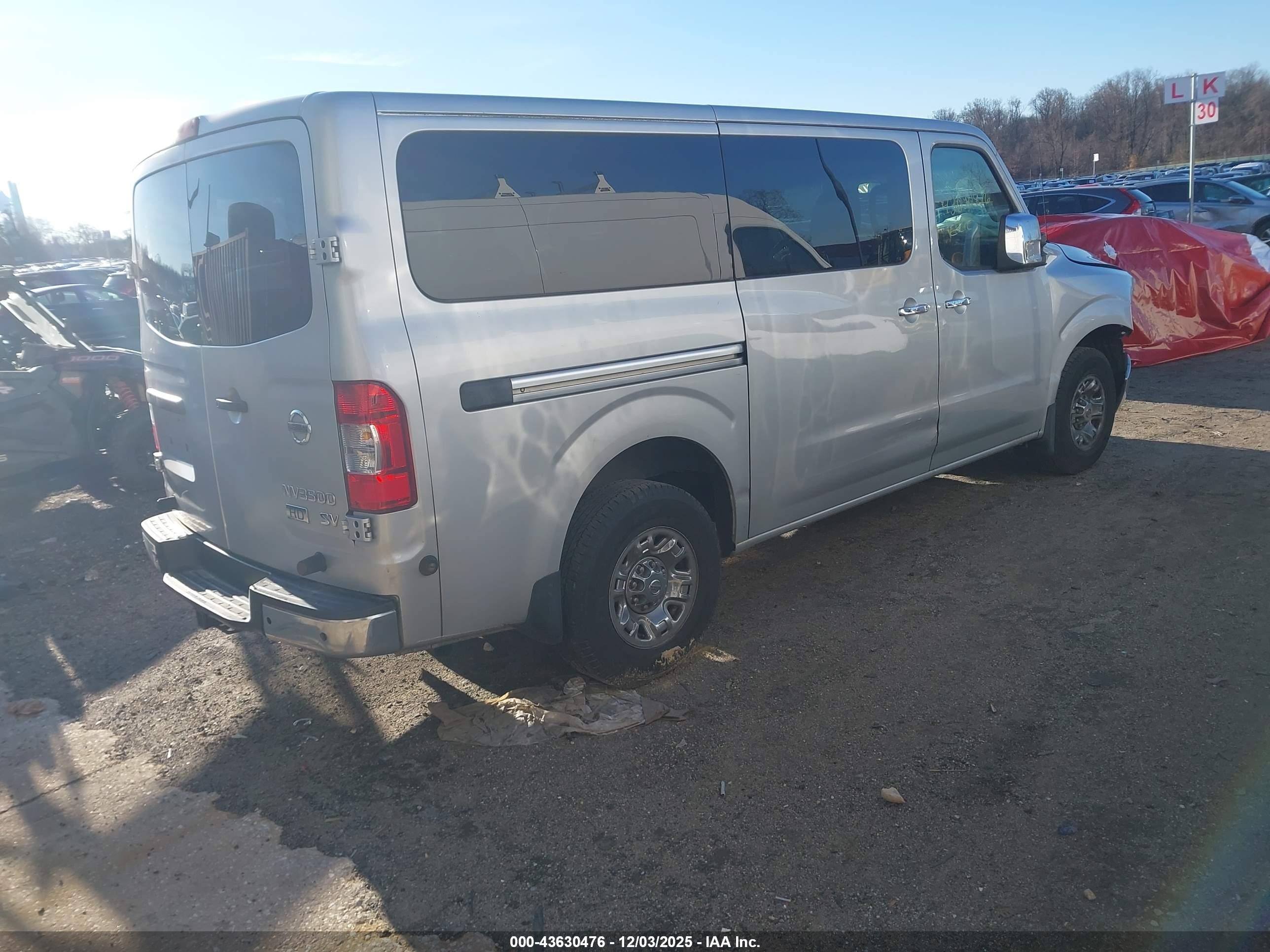 2015 Nissan Nv Passenger Nv3500 Hd Sv V8 Gray vin: 5BZAF0AA4FN852230