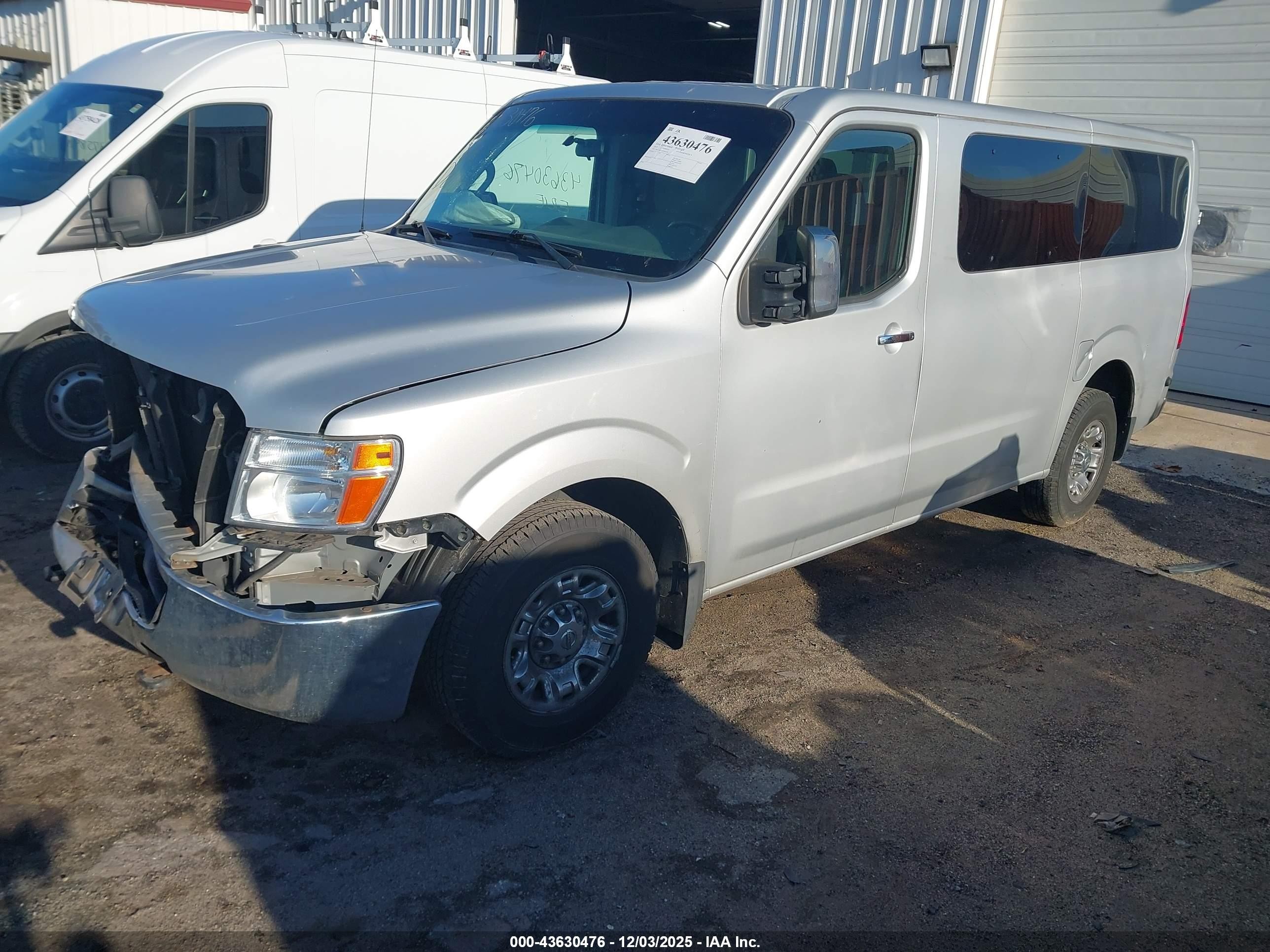 2015 Nissan Nv Passenger Nv3500 Hd Sv V8 Gray vin: 5BZAF0AA4FN852230
