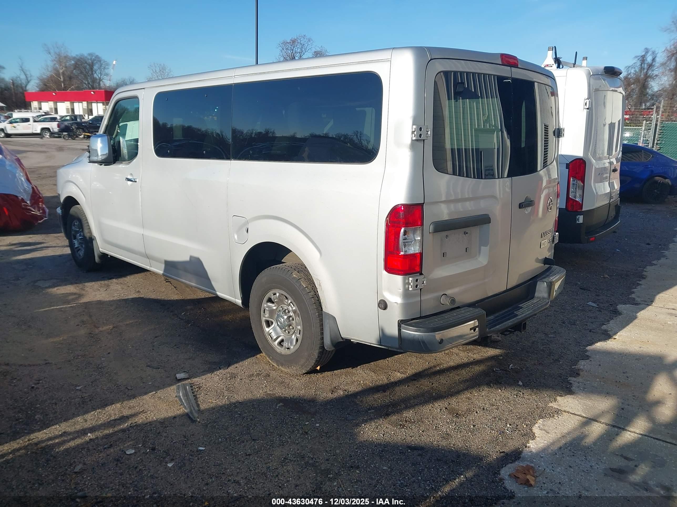 2015 Nissan Nv Passenger Nv3500 Hd Sv V8 Gray vin: 5BZAF0AA4FN852230