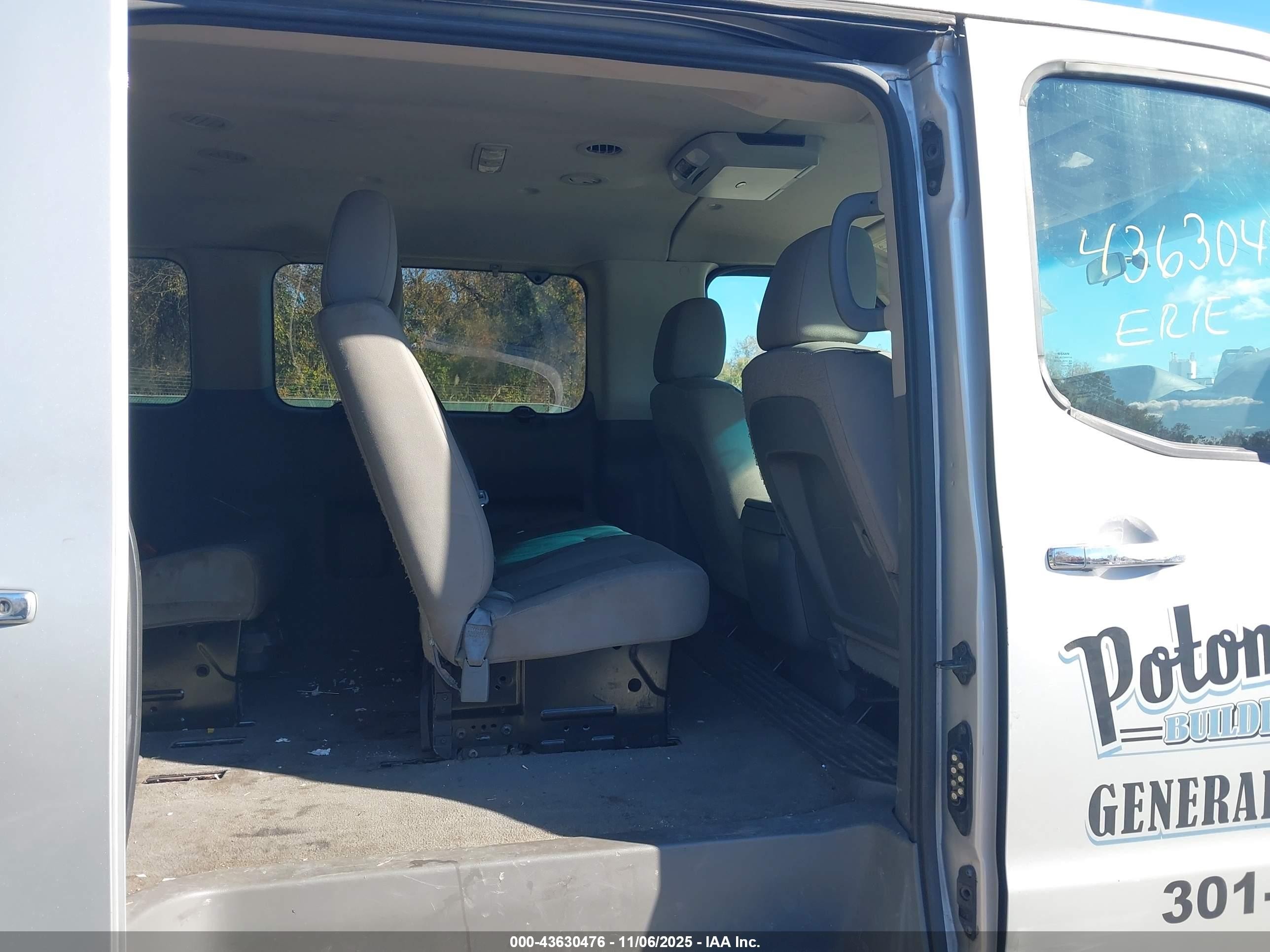 2015 Nissan Nv Passenger Nv3500 Hd Sv V8 Gray vin: 5BZAF0AA4FN852230
