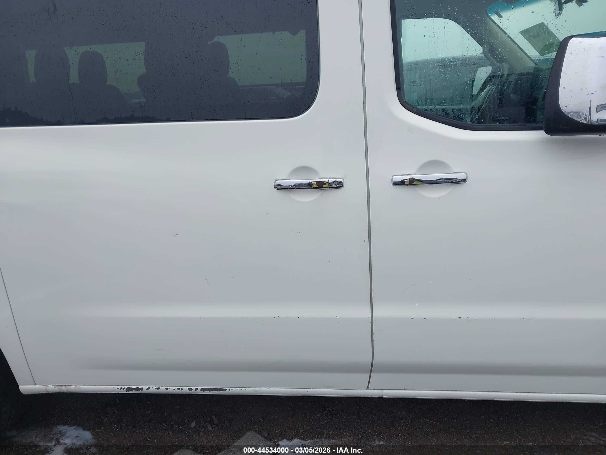 2014 Nissan Nv Passenger Nv3500 Hd Sv V8 White vin: 5BZAF0AA5EN162355
