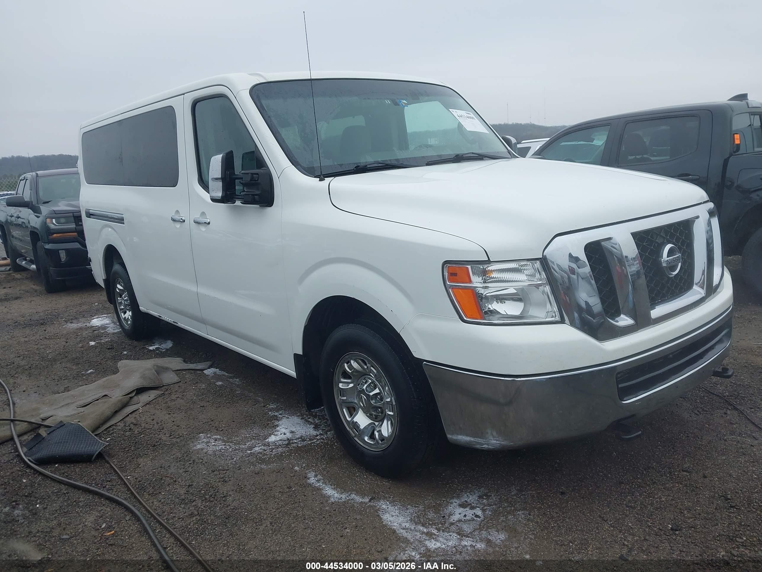 2014 Nissan Nv Passenger Nv3500 Hd Sv V8 White vin: 5BZAF0AA5EN162355