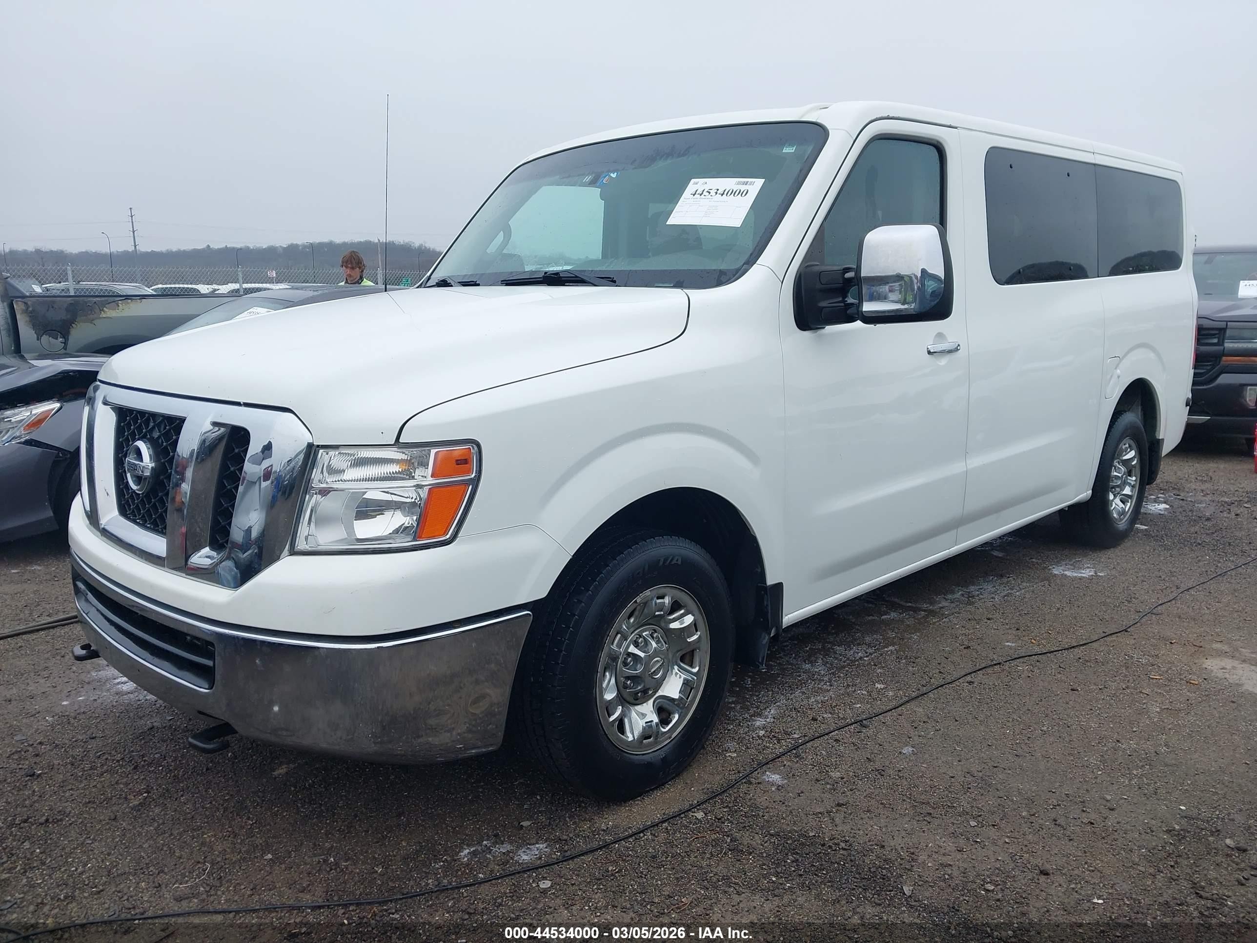 2014 Nissan Nv Passenger Nv3500 Hd Sv V8 White vin: 5BZAF0AA5EN162355