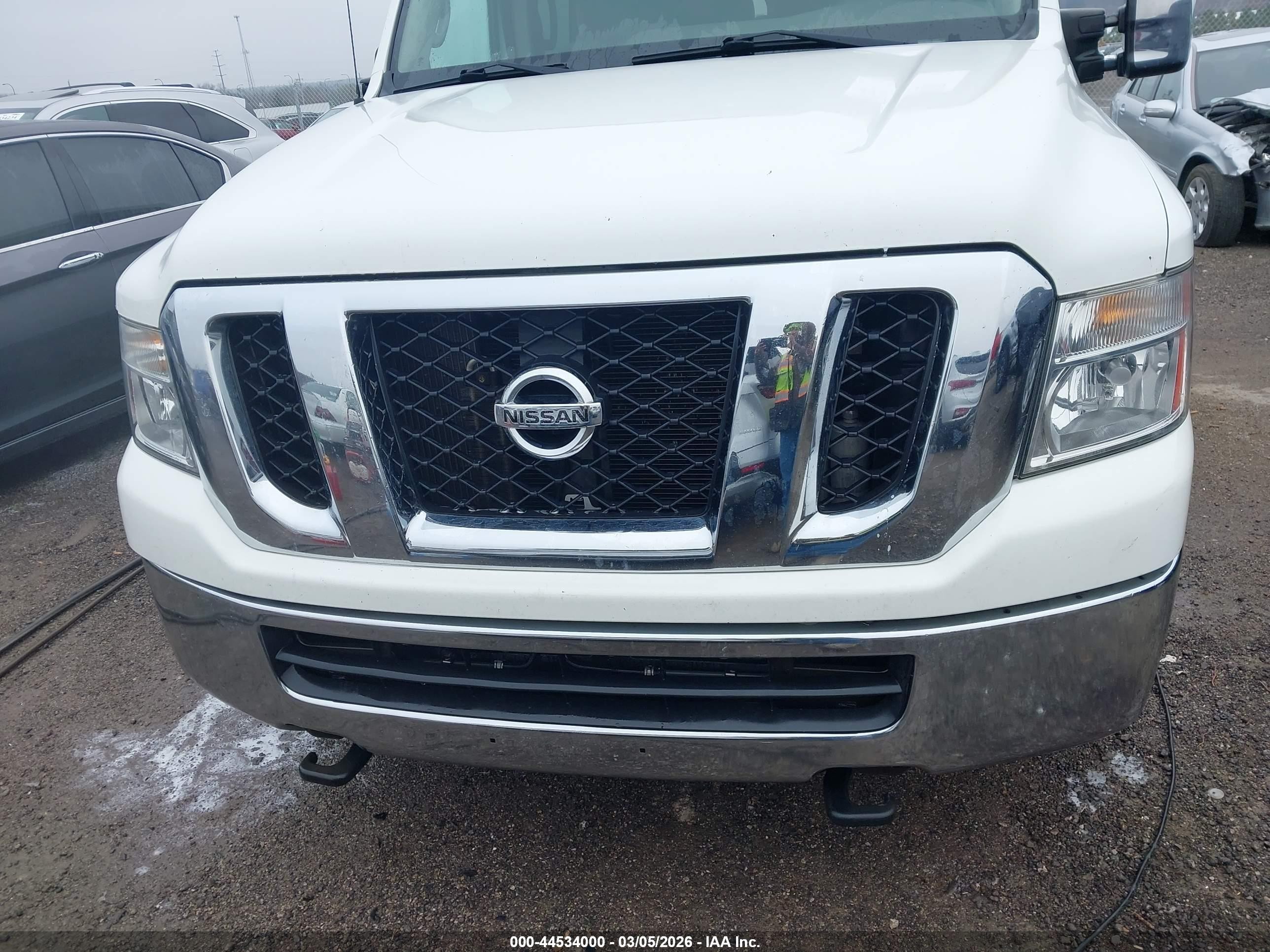 2014 Nissan Nv Passenger Nv3500 Hd Sv V8 White vin: 5BZAF0AA5EN162355