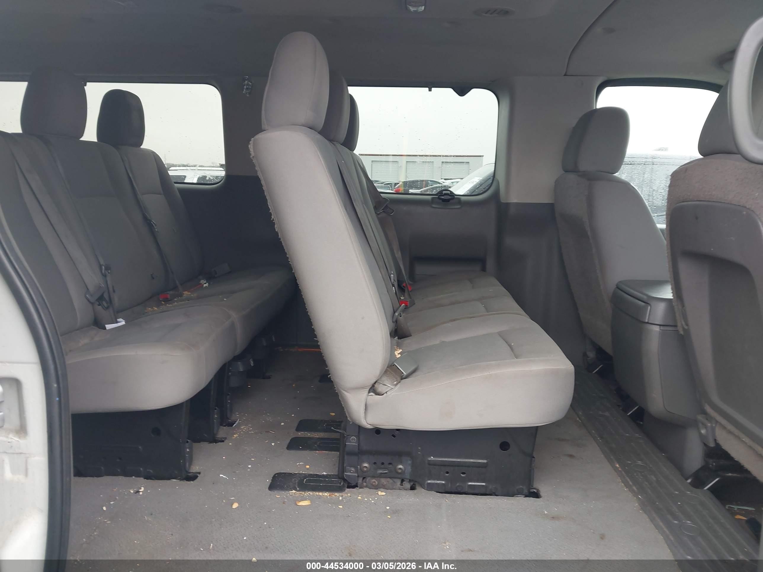 2014 Nissan Nv Passenger Nv3500 Hd Sv V8 White vin: 5BZAF0AA5EN162355