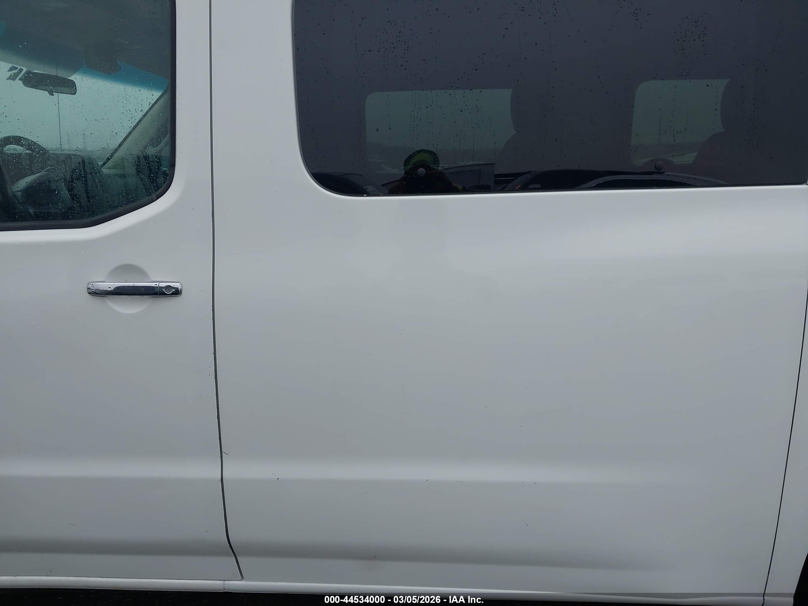 2014 Nissan Nv Passenger Nv3500 Hd Sv V8 White vin: 5BZAF0AA5EN162355