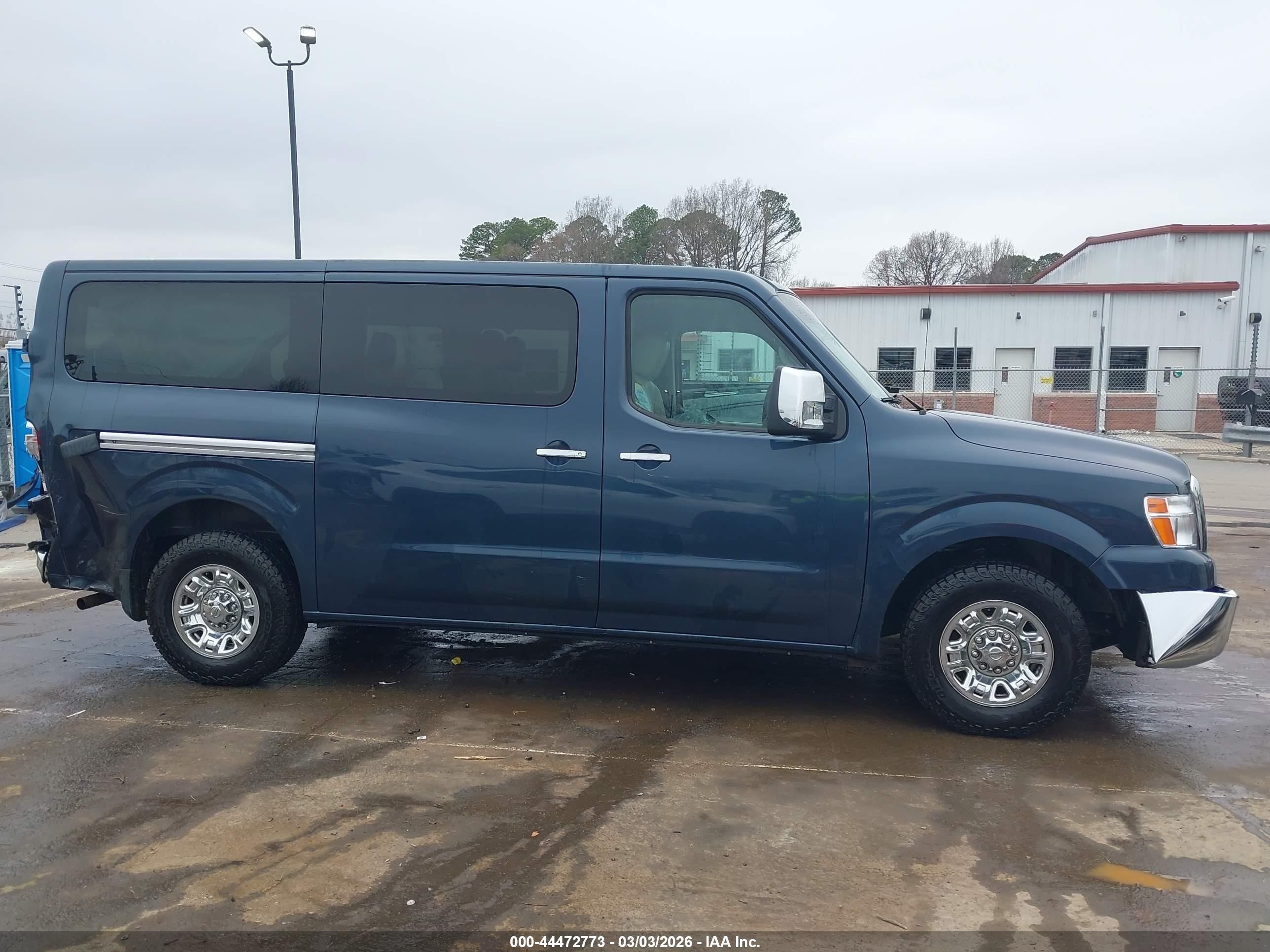 2015 Nissan Nv Passenger Nv3500 Hd Sl V8 Blue vin: 5BZAF0AA6FN850463