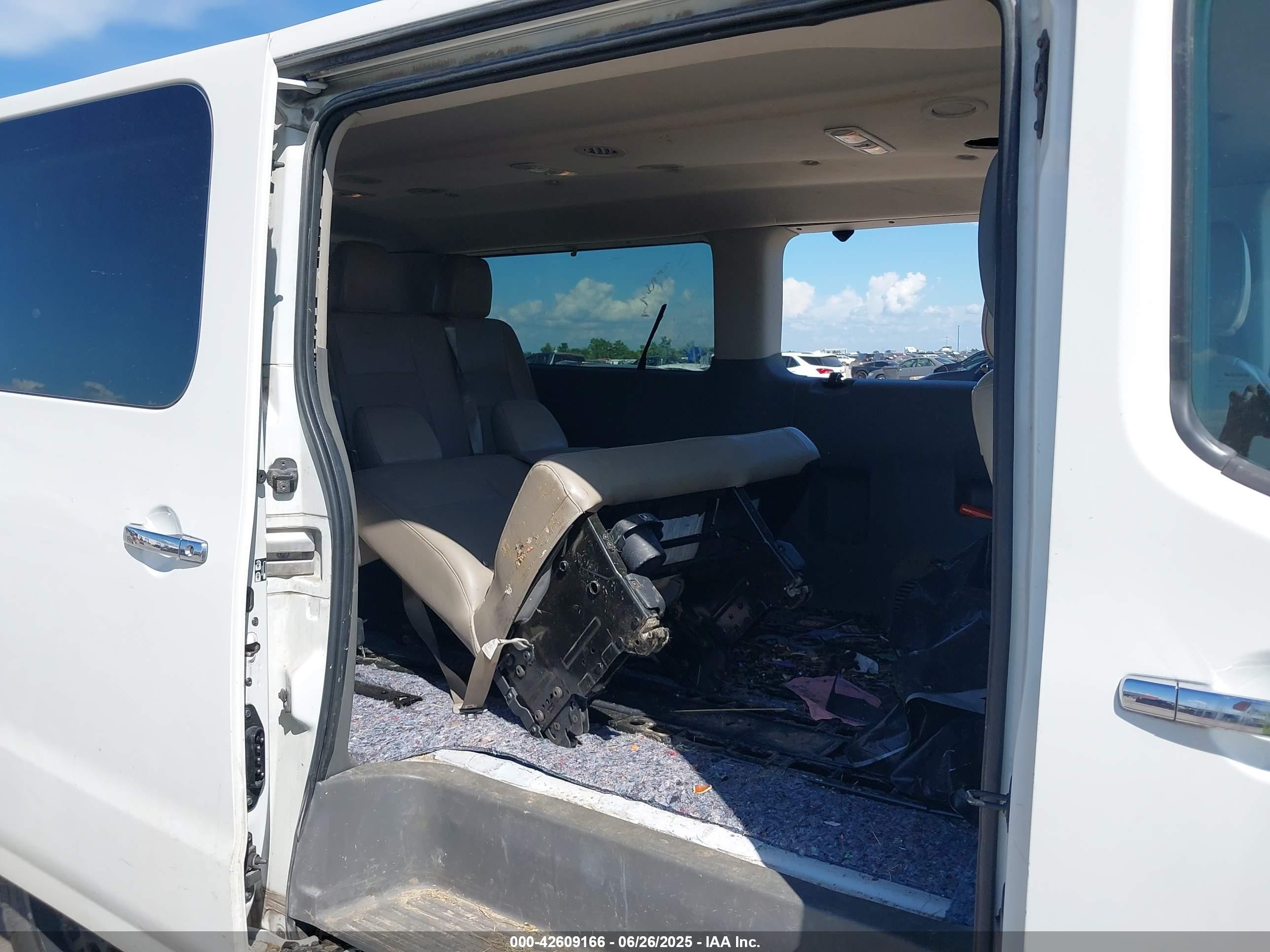 2021 Nissan Nv Passenger Nv3500 Hd Sl White vin: 5BZAF0AA6MN850833