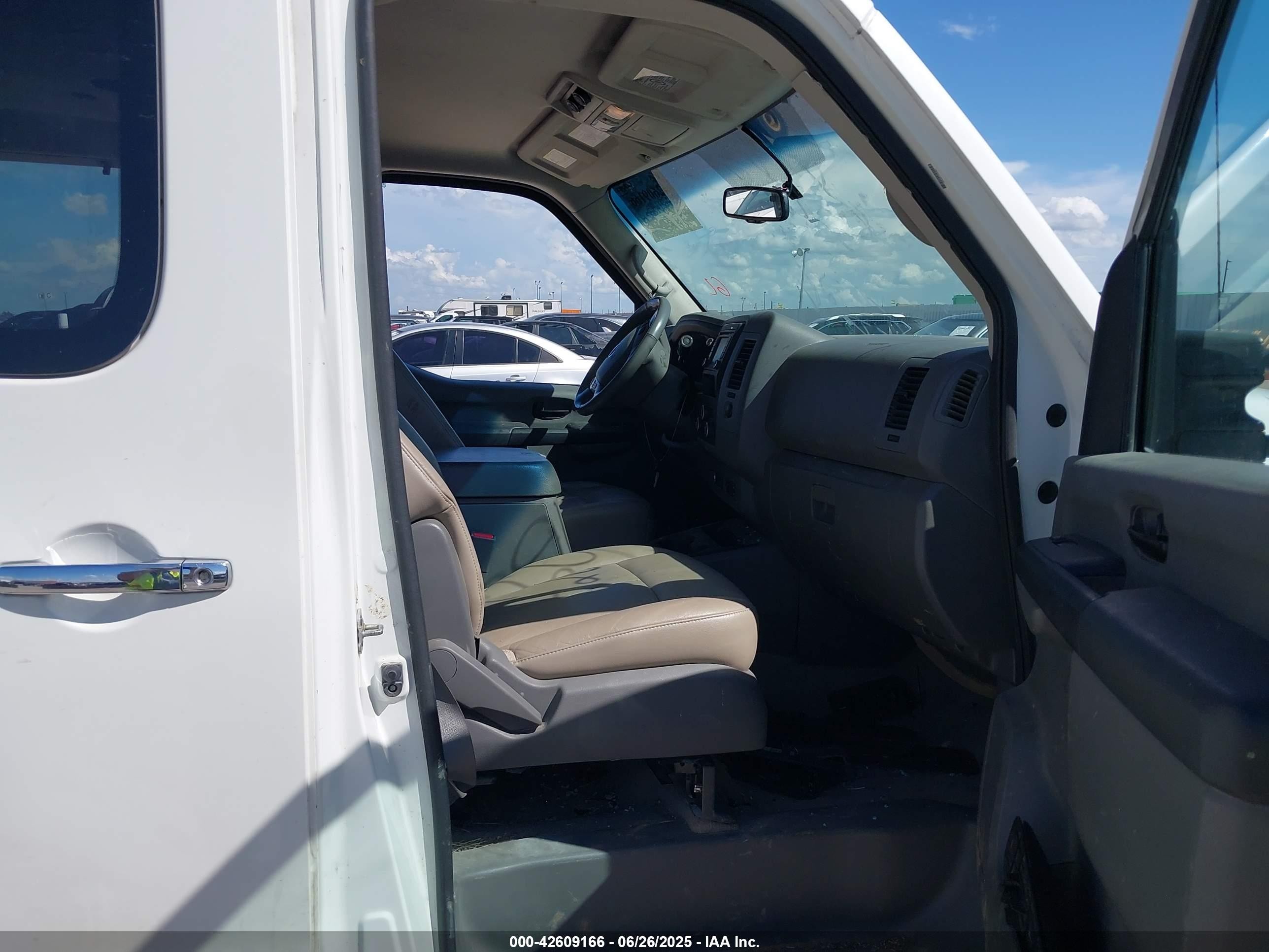 2021 Nissan Nv Passenger Nv3500 Hd Sl White vin: 5BZAF0AA6MN850833