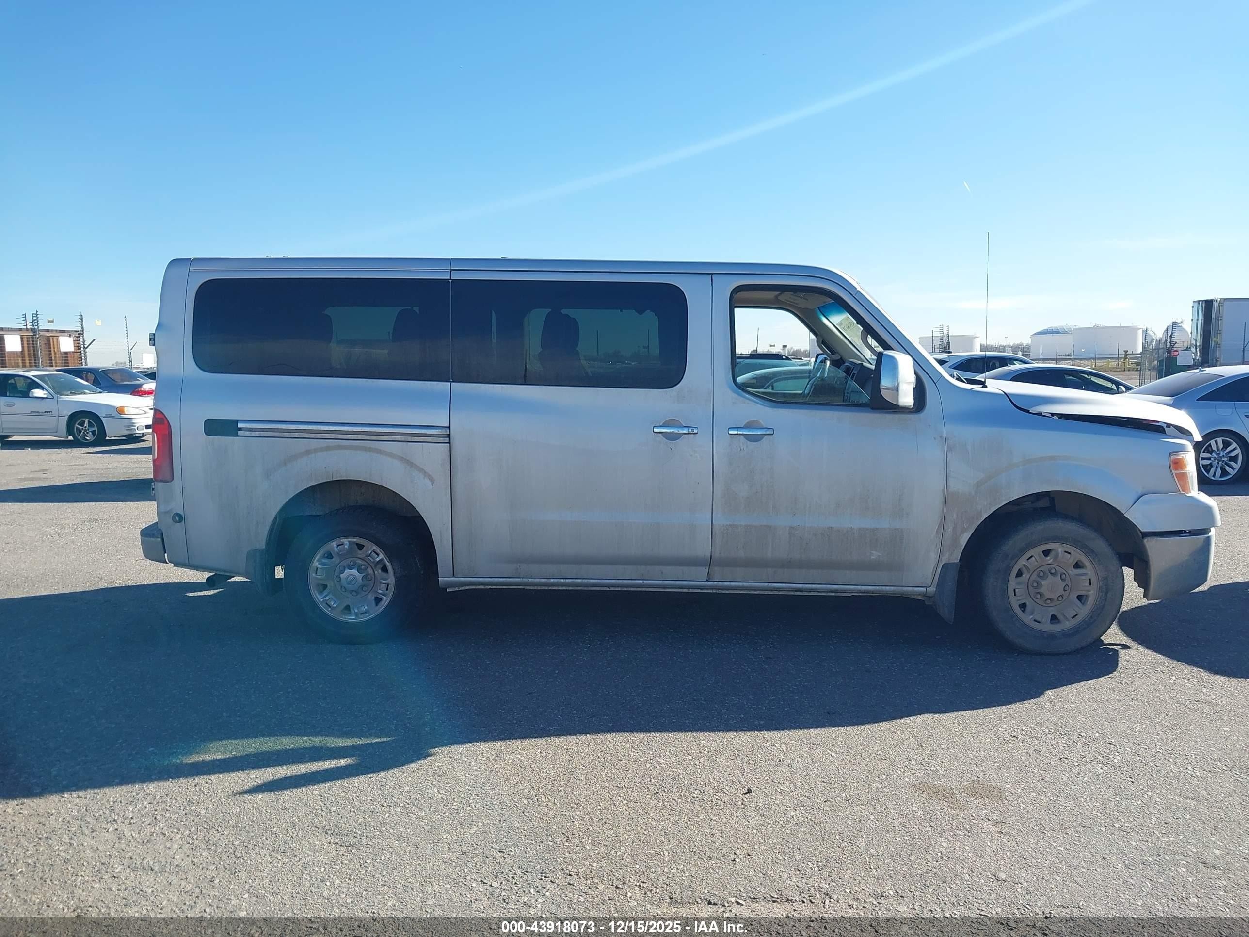 2015 Nissan Nv Passenger Nv3500 Hd Sv V8 Silver vin: 5BZAF0AA7FN850004