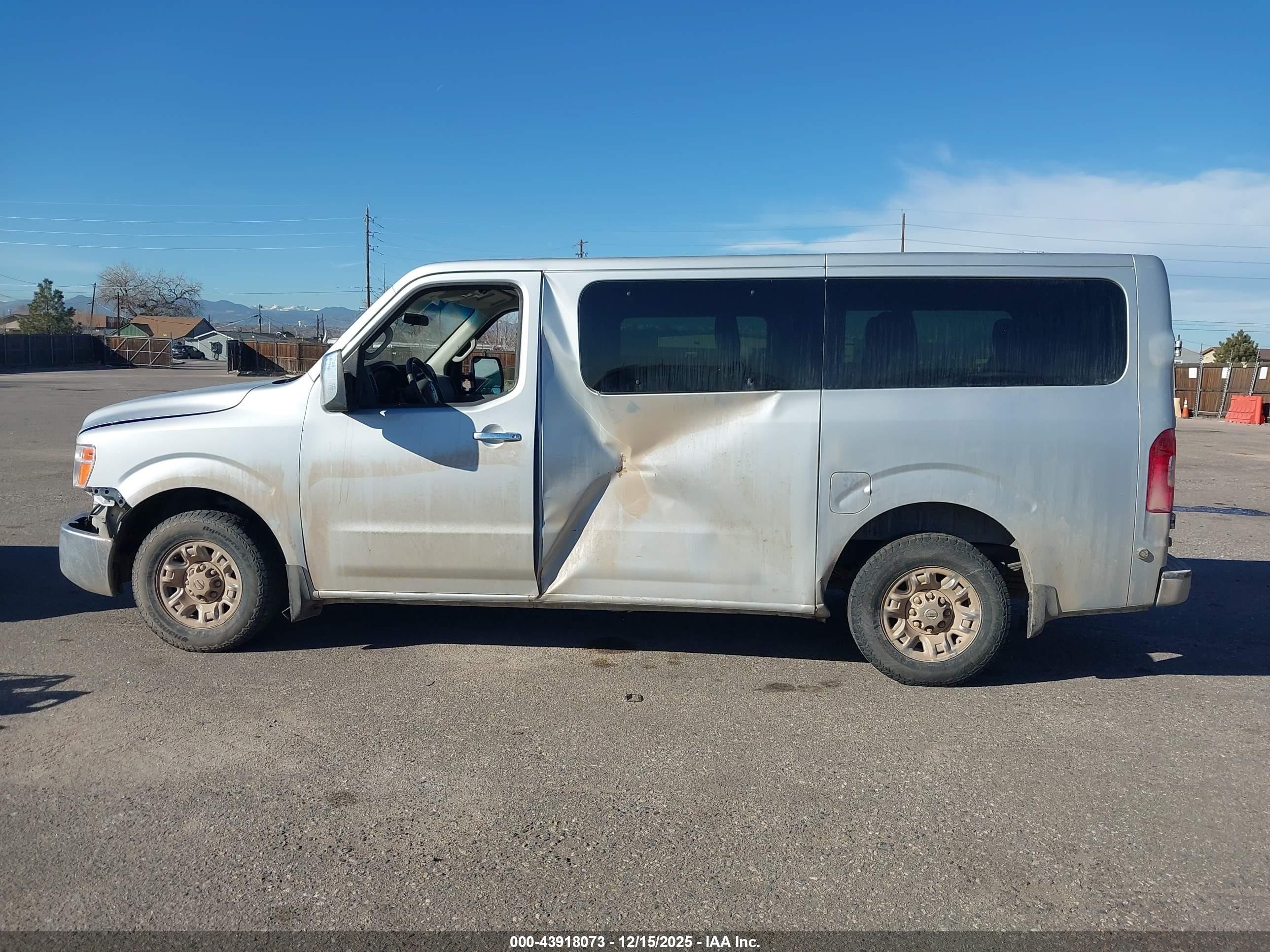 2015 Nissan Nv Passenger Nv3500 Hd Sv V8 Silver vin: 5BZAF0AA7FN850004