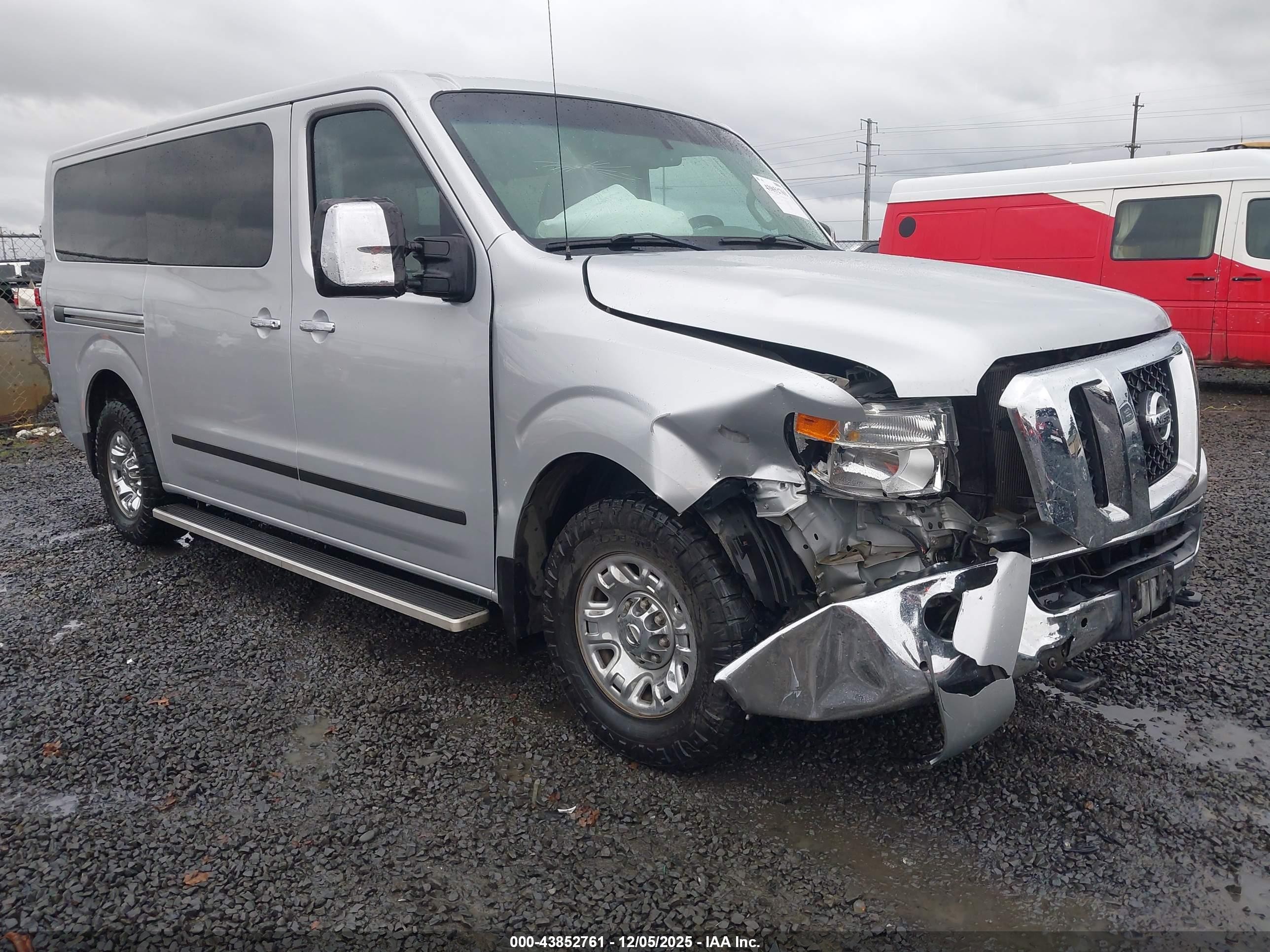 2015 Nissan Nv Passenger Nv3500 Hd S V8/sl V8/sv V8 Серебряный vin: 5BZAF0AA7FN851489