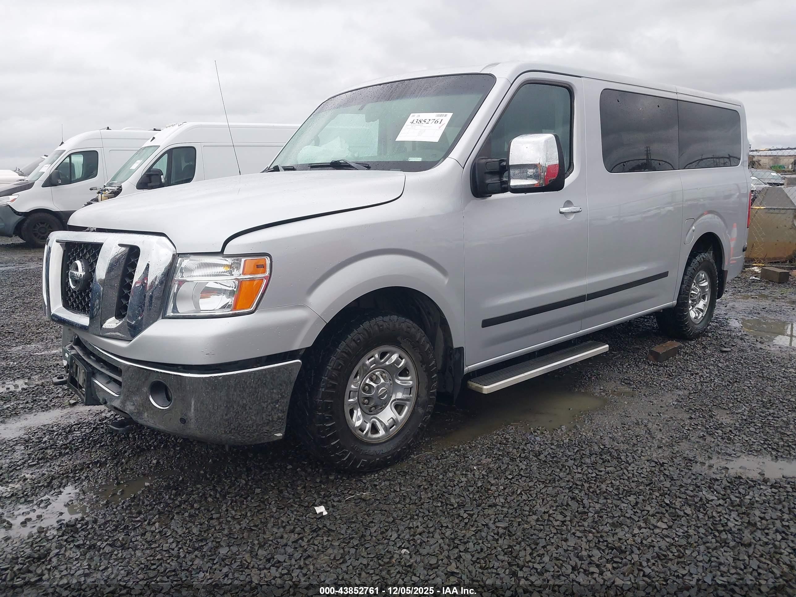 2015 Nissan Nv Passenger Nv3500 Hd S V8/sl V8/sv V8 Silver vin: 5BZAF0AA7FN851489