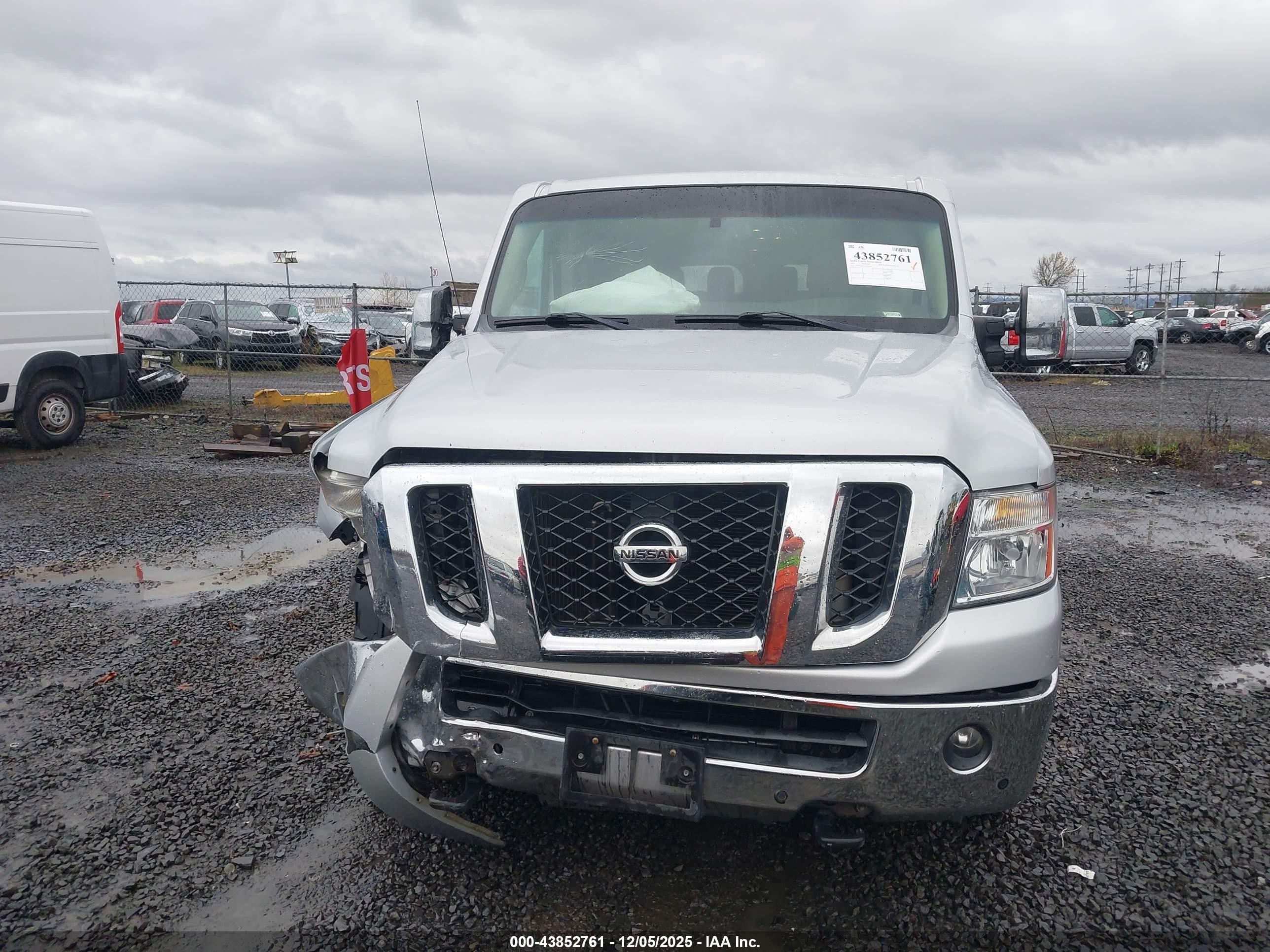 2015 Nissan Nv Passenger Nv3500 Hd S V8/sl V8/sv V8 Silver vin: 5BZAF0AA7FN851489