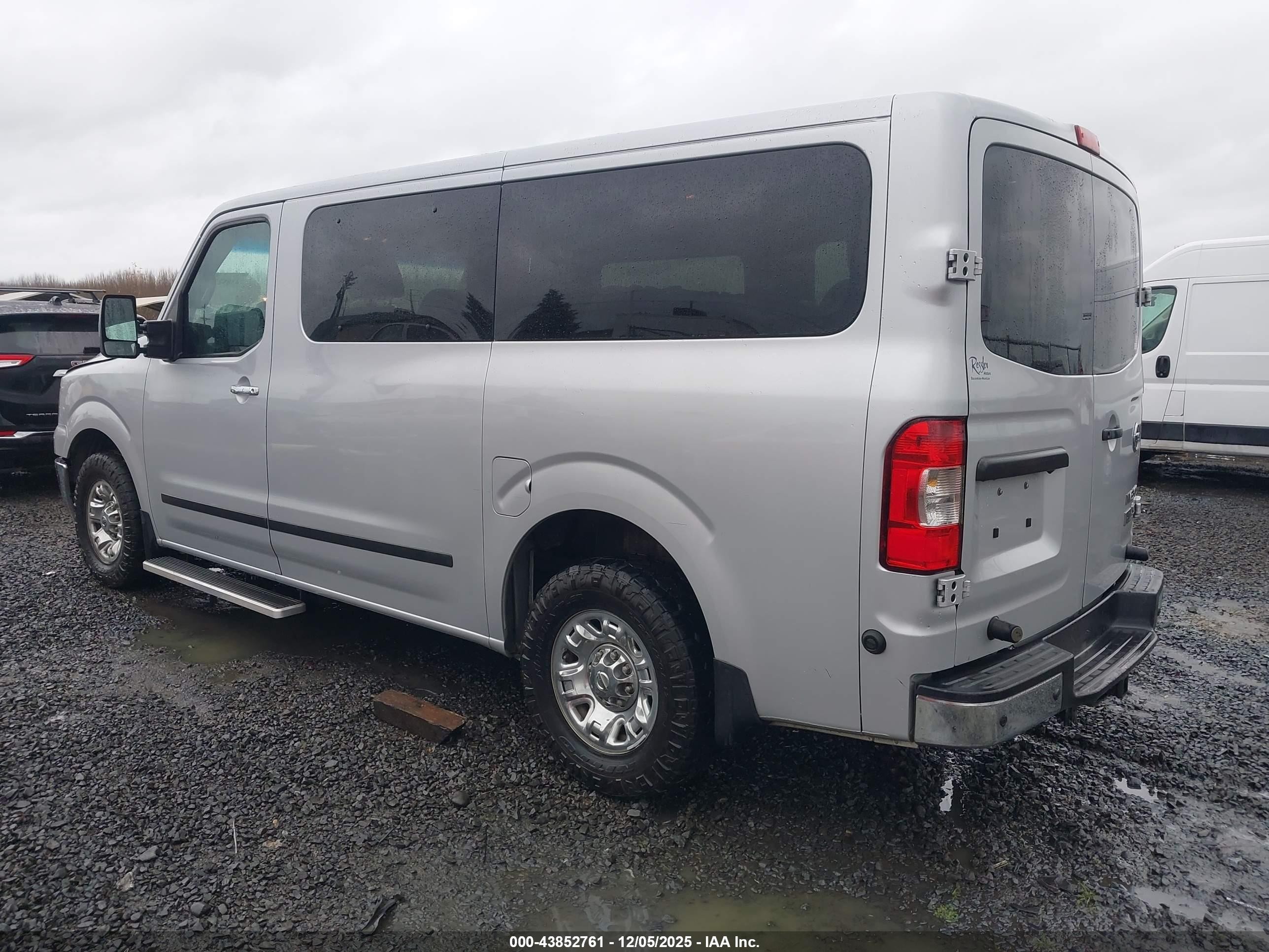 2015 Nissan Nv Passenger Nv3500 Hd S V8/sl V8/sv V8 Silver vin: 5BZAF0AA7FN851489