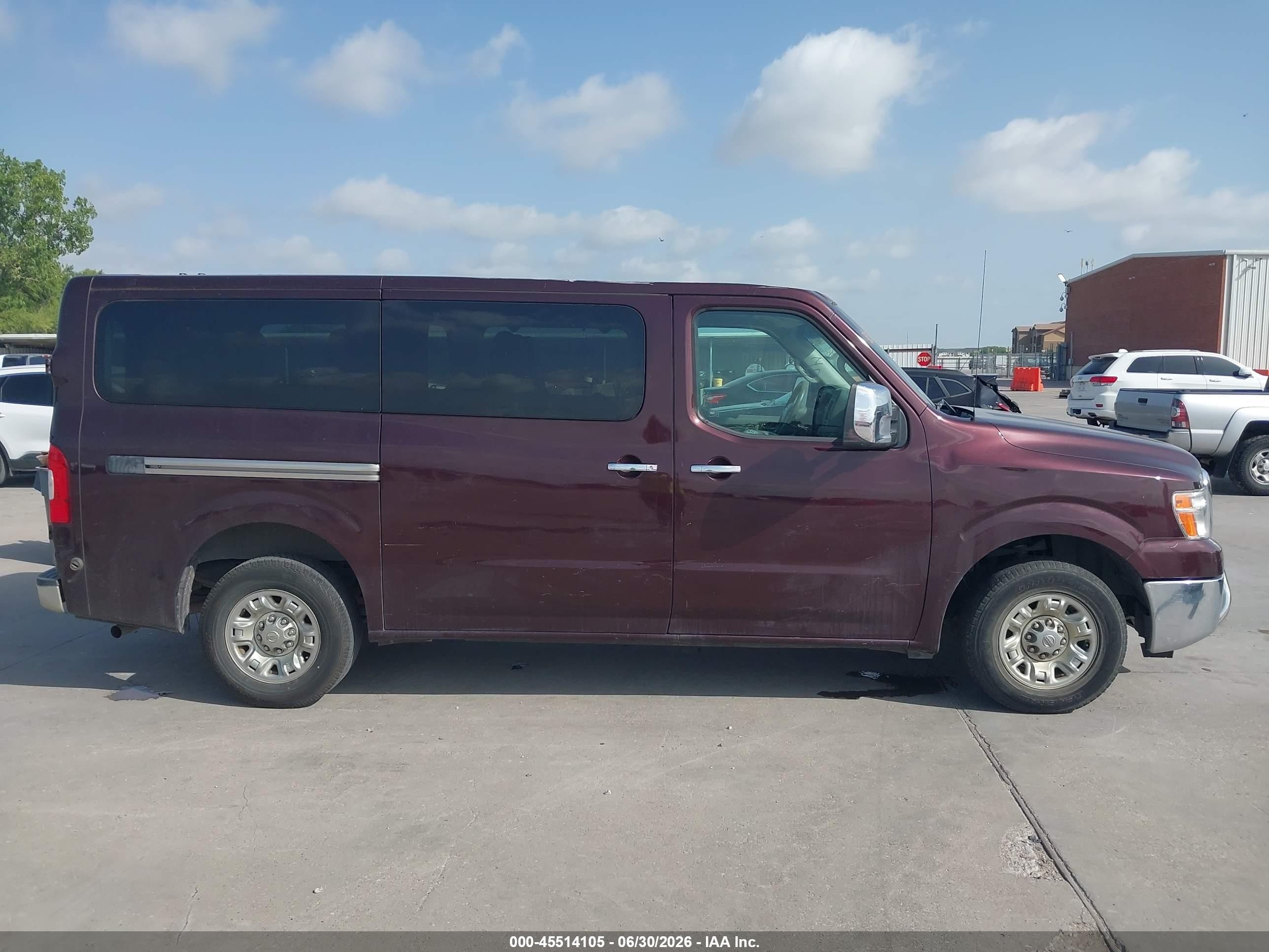 2013 Nissan Nv Passenger Nv3500 Hd Sv V8 Burgundy vin: 5BZAF0AA8DN202085