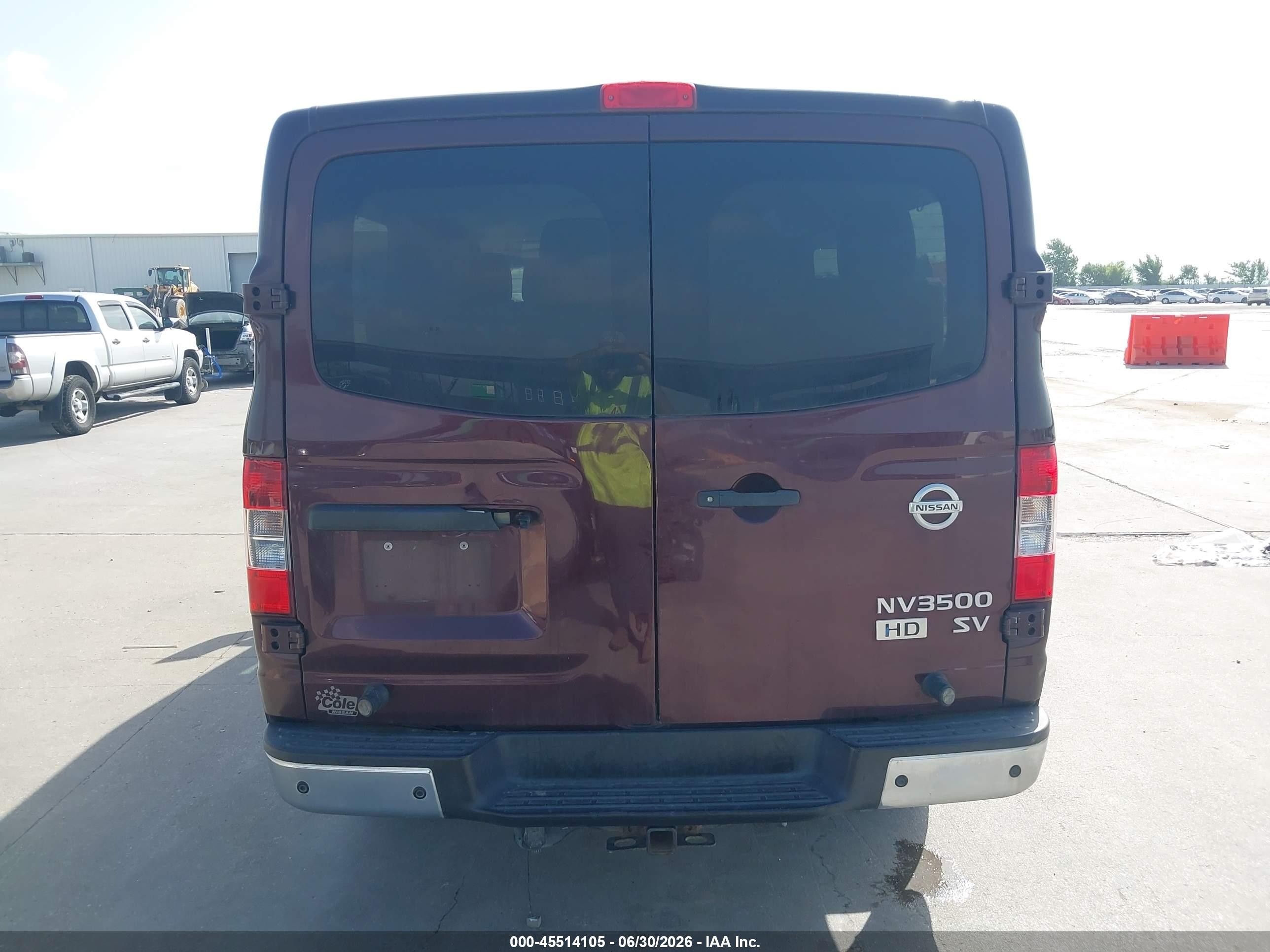 2013 Nissan Nv Passenger Nv3500 Hd Sv V8 Burgundy vin: 5BZAF0AA8DN202085
