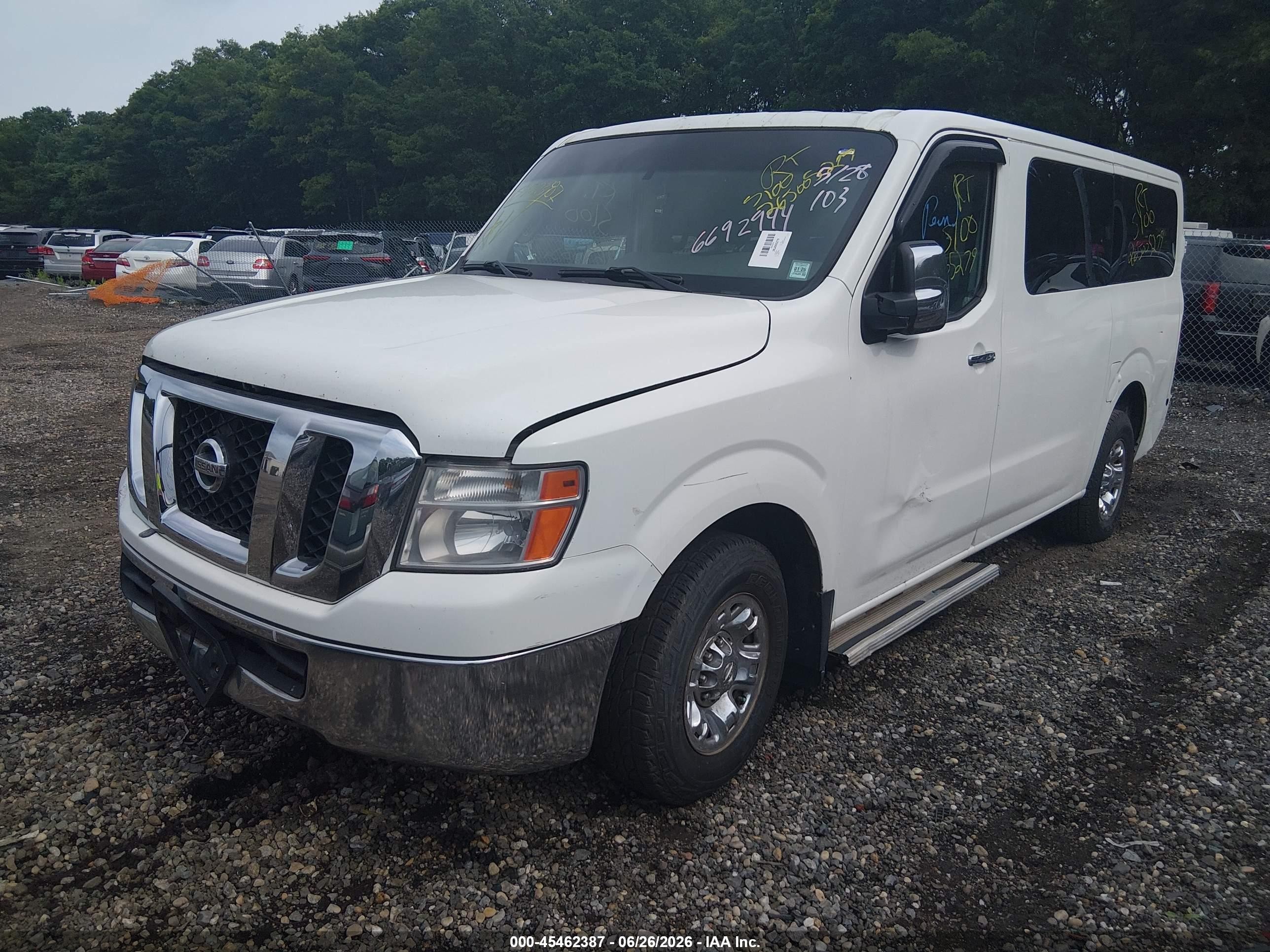 2013 Nissan Nv Passenger Nv3500 Hd Sv V8 White vin: 5BZAF0AA9DN201849